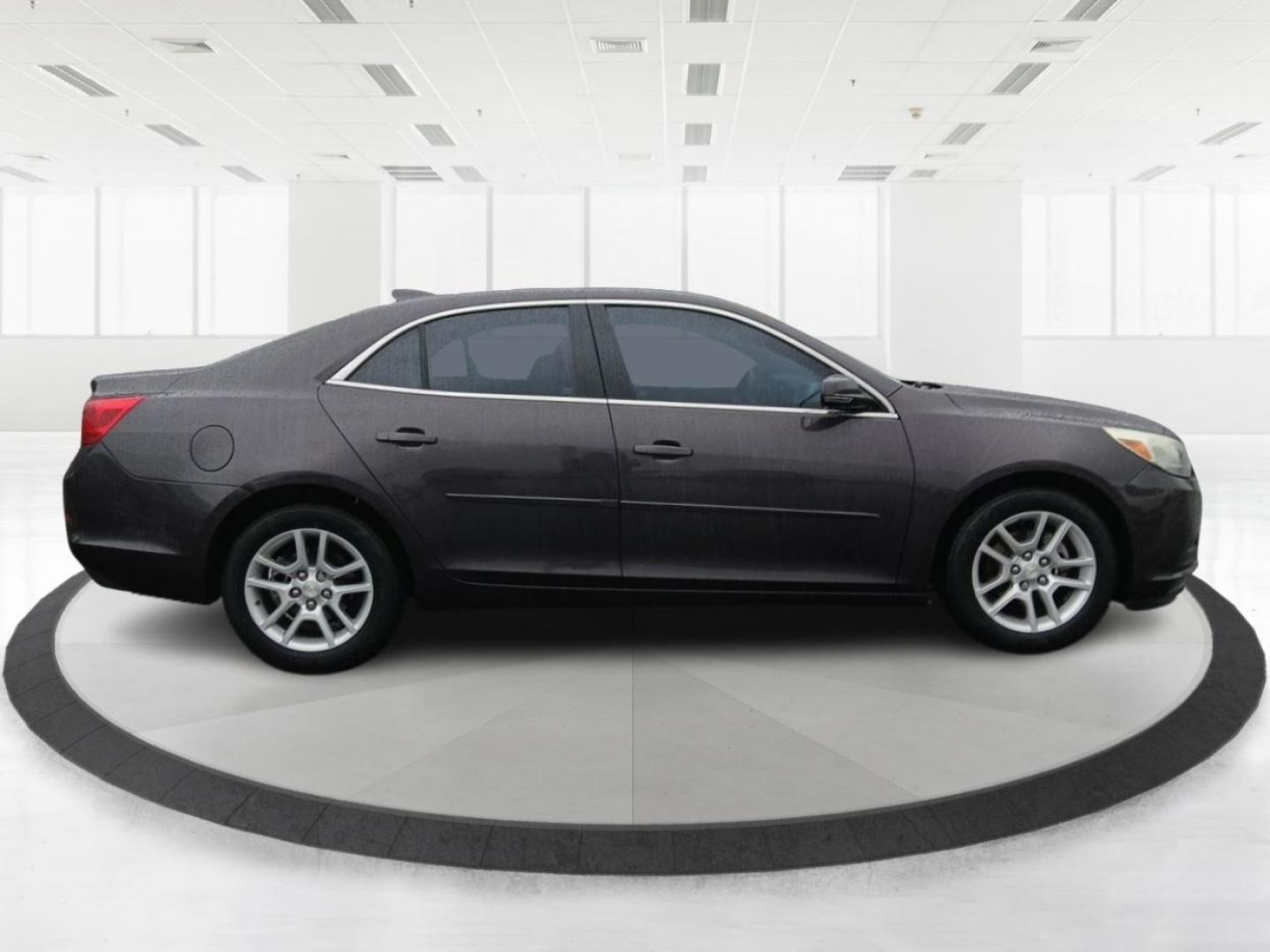 2015 Chevrolet Malibu 1LT (1G11C5SL1FF) with an 2.5L L4 DOHC 16V engine, 6-Speed Automatic transmission, located at 1184 Kauffman Ave, Fairborn, OH, 45324, (937) 908-9800, 39.807072, -84.030914 - Photo#1