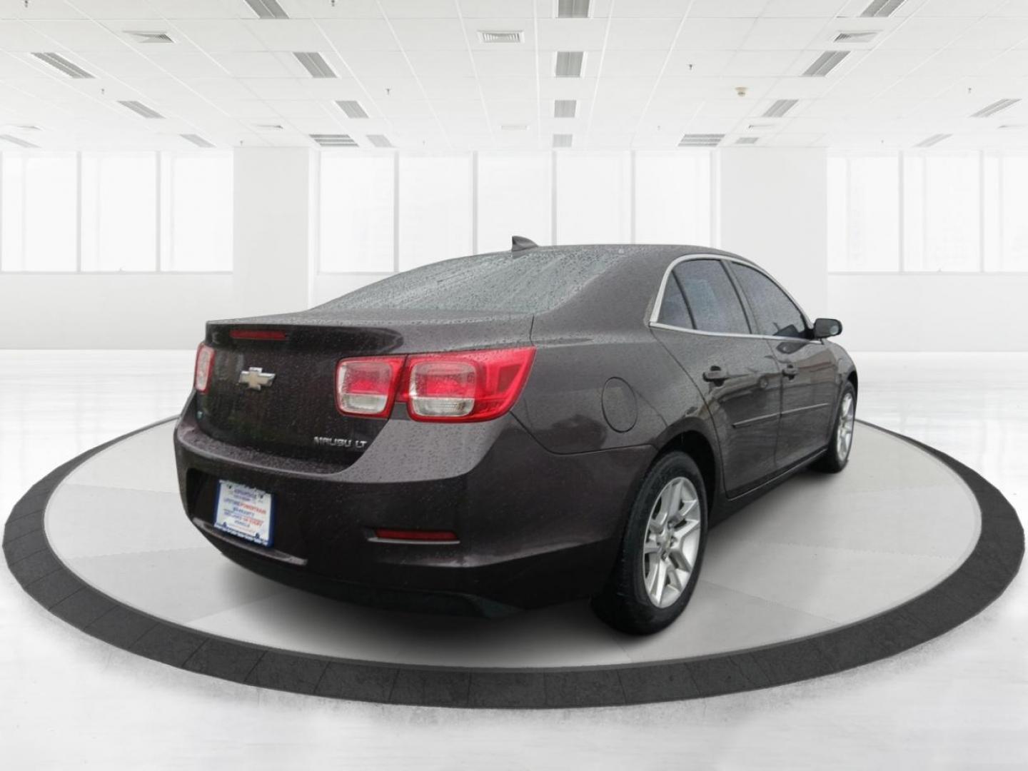 2015 Chevrolet Malibu 1LT (1G11C5SL1FF) with an 2.5L L4 DOHC 16V engine, 6-Speed Automatic transmission, located at 1184 Kauffman Ave, Fairborn, OH, 45324, (937) 908-9800, 39.807072, -84.030914 - Photo#2