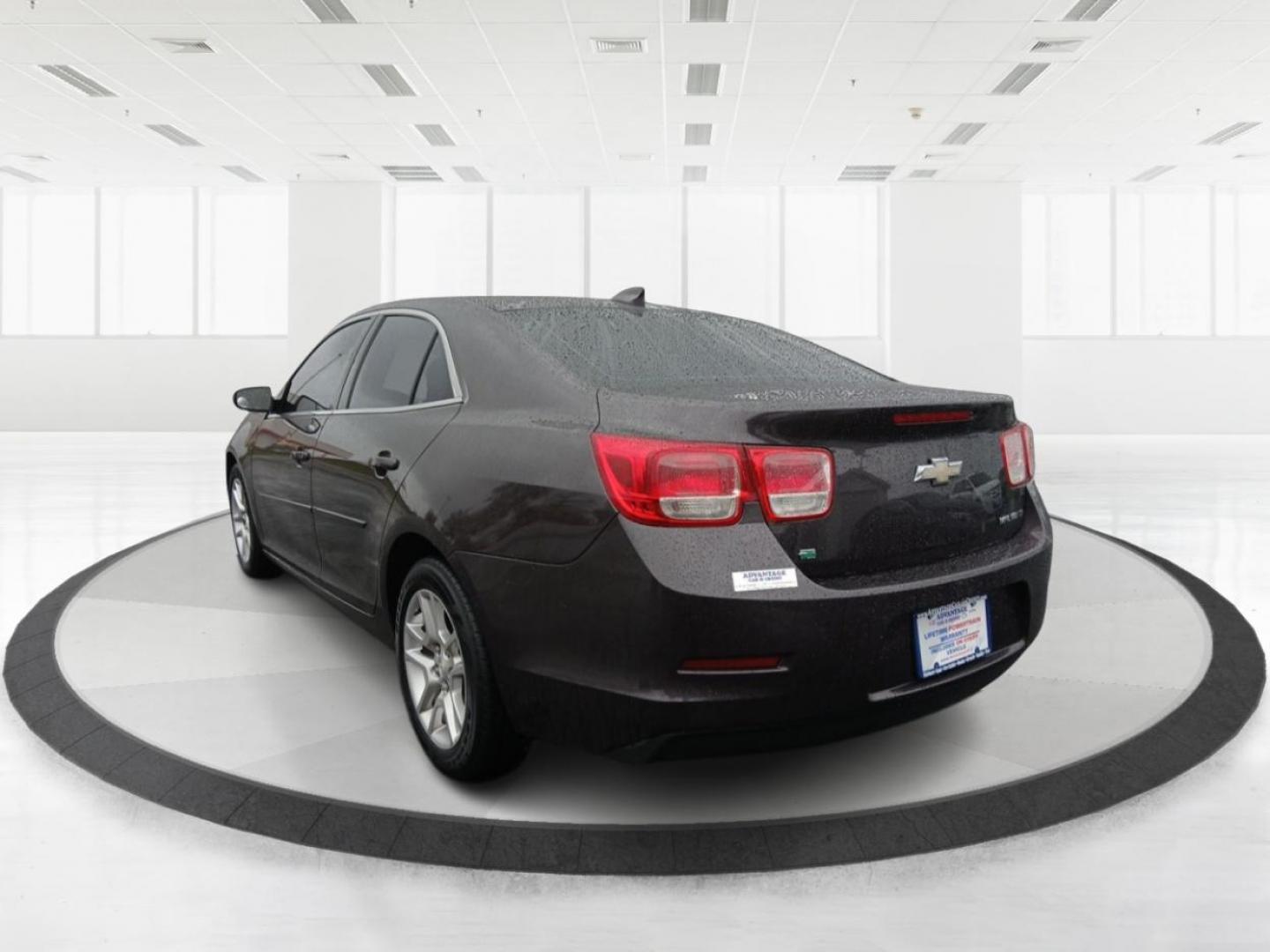 2015 Chevrolet Malibu 1LT (1G11C5SL1FF) with an 2.5L L4 DOHC 16V engine, 6-Speed Automatic transmission, located at 1184 Kauffman Ave, Fairborn, OH, 45324, (937) 908-9800, 39.807072, -84.030914 - Photo#4