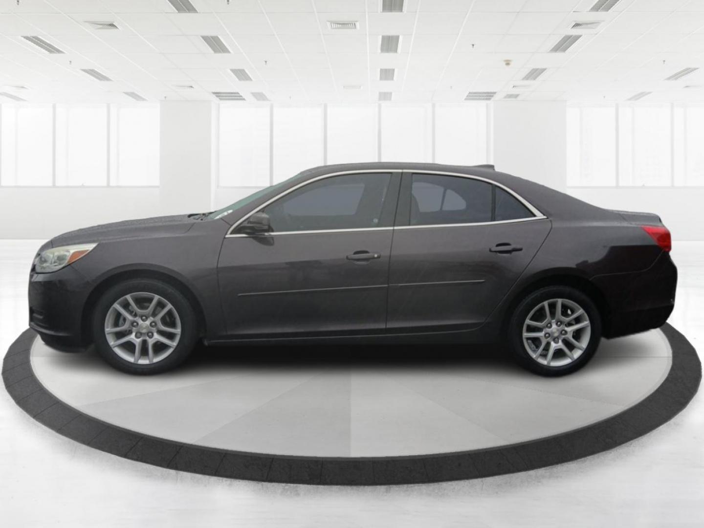 2015 Chevrolet Malibu 1LT (1G11C5SL1FF) with an 2.5L L4 DOHC 16V engine, 6-Speed Automatic transmission, located at 1184 Kauffman Ave, Fairborn, OH, 45324, (937) 908-9800, 39.807072, -84.030914 - Photo#5