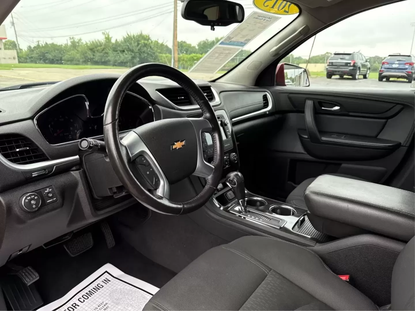 2015 Chevrolet Traverse 1LT (1GNKVGKD4FJ) with an 3.6L V-6 gasoline direct injection engine, located at 1099 N County Rd 25A , Troy, OH, 45373, (937) 908-9800, 40.057079, -84.212883 - Photo#9