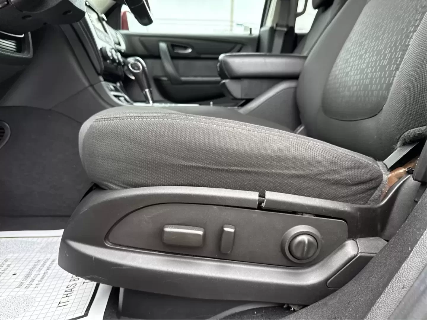 2015 Chevrolet Traverse 1LT (1GNKVGKD4FJ) with an 3.6L V-6 gasoline direct injection engine, located at 1099 N County Rd 25A , Troy, OH, 45373, (937) 908-9800, 40.057079, -84.212883 - Photo#18