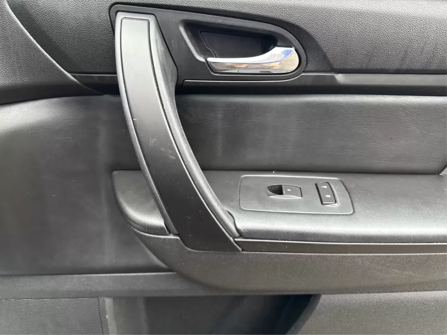 2015 Chevrolet Traverse 1LT (1GNKVGKD4FJ) with an 3.6L V-6 gasoline direct injection engine, located at 1099 N County Rd 25A , Troy, OH, 45373, (937) 908-9800, 40.057079, -84.212883 - Photo#20