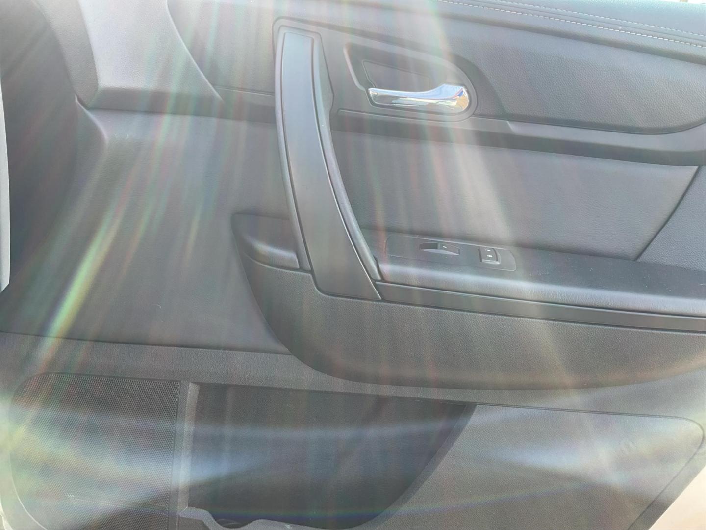 2015 Chevrolet Traverse 1LT (1GNKVGKD9FJ) with an 3.6L V-6 gasoline direct injection engine, located at 401 Woodman Dr, Riverside, OH, 45431, (937) 908-9800, 39.760899, -84.123421 - Photo#18