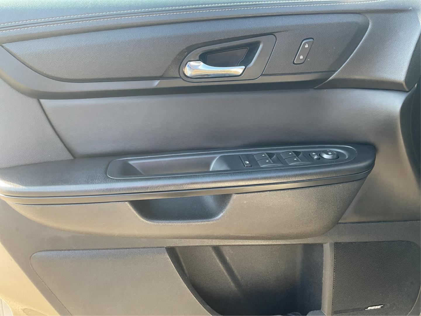 2015 Chevrolet Traverse 2LT (1GNKRHKD0FJ) with an 3.6L V-6 gasoline direct injection engine, located at 1099 N County Rd 25A , Troy, OH, 45373, (937) 908-9800, 40.057079, -84.212883 - Photo#17