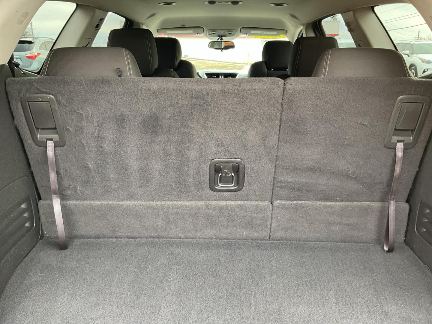 2015 Chevrolet Traverse 1LT (1GNKVGKD3FJ) with an 3.6L V-6 gasoline direct injection engine, located at 880 E. National Road, Vandalia, OH, 45377, (937) 908-9800, 39.891918, -84.183594 - Photo#11