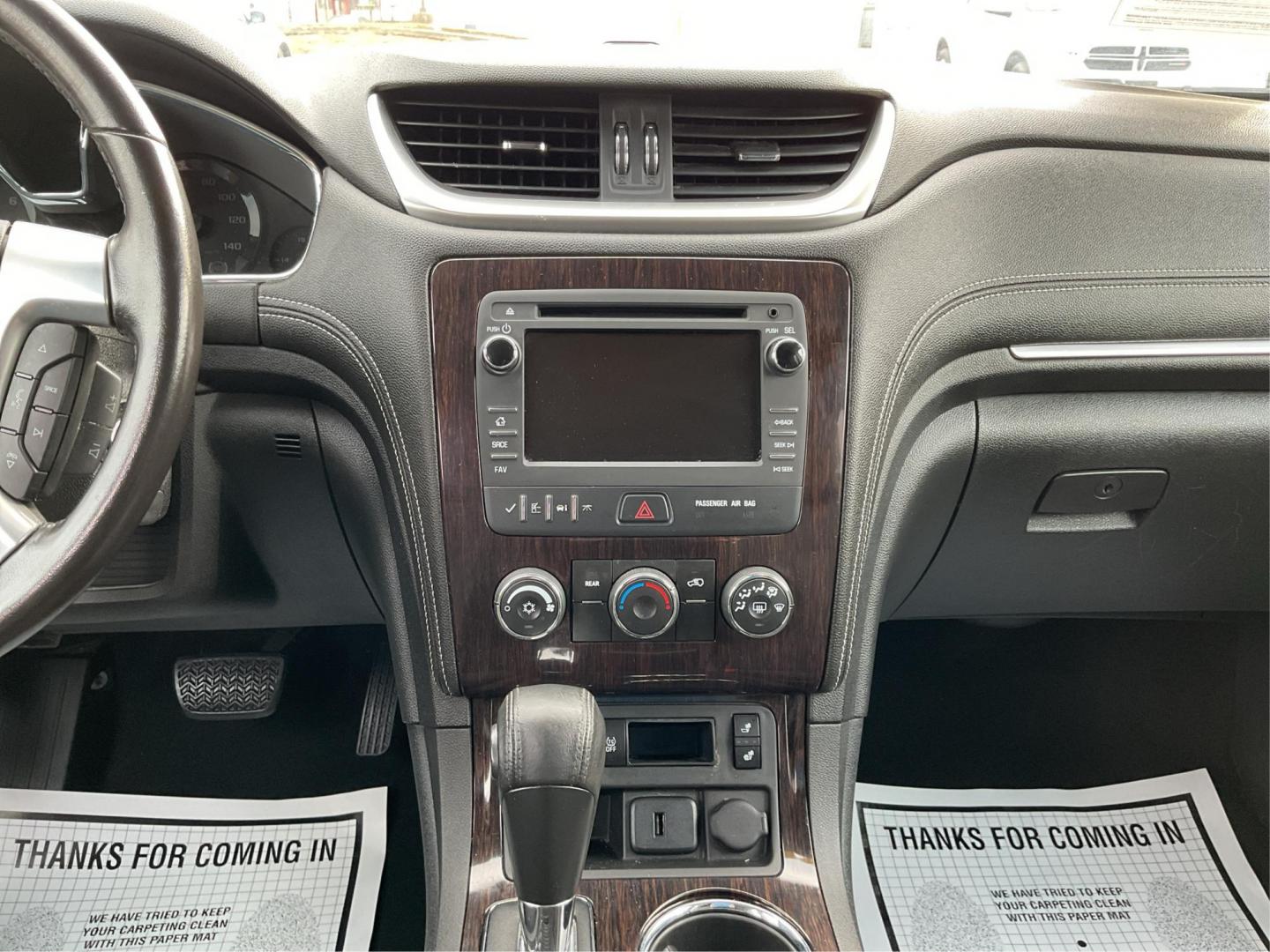 2015 Chevrolet Traverse 1LT (1GNKVGKD3FJ) with an 3.6L V-6 gasoline direct injection engine, located at 880 E. National Road, Vandalia, OH, 45377, (937) 908-9800, 39.891918, -84.183594 - Photo#12