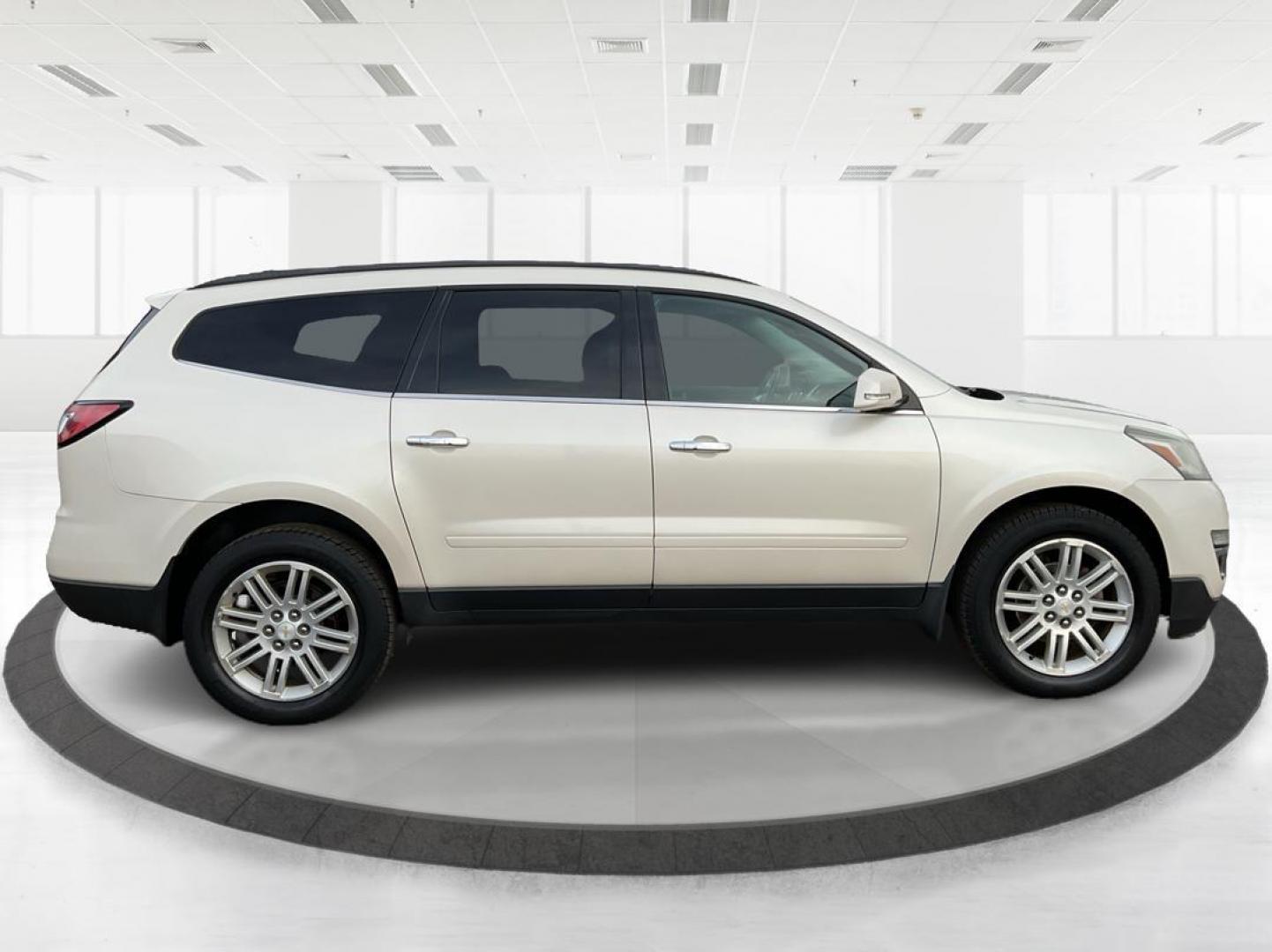 2015 Chevrolet Traverse 1LT (1GNKVGKD3FJ) with an 3.6L V-6 gasoline direct injection engine, located at 880 E. National Road, Vandalia, OH, 45377, (937) 908-9800, 39.891918, -84.183594 - Photo#1