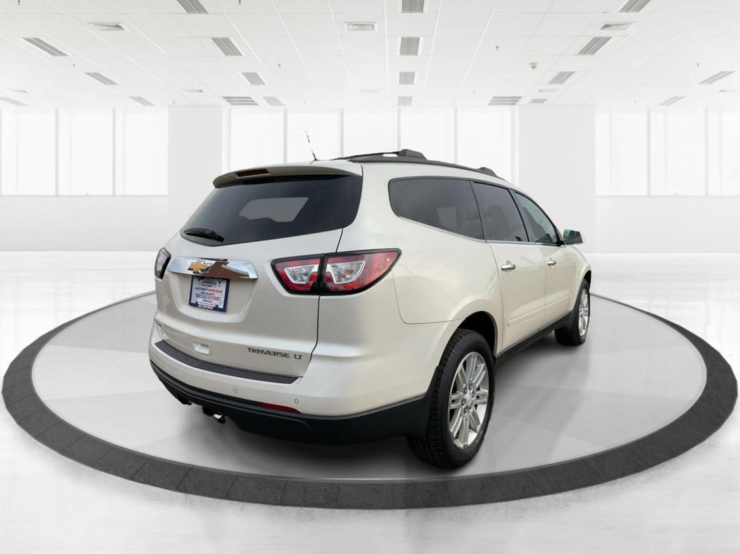 2015 Chevrolet Traverse 1LT (1GNKVGKD3FJ) with an 3.6L V-6 gasoline direct injection engine, located at 880 E. National Road, Vandalia, OH, 45377, (937) 908-9800, 39.891918, -84.183594 - Photo#2