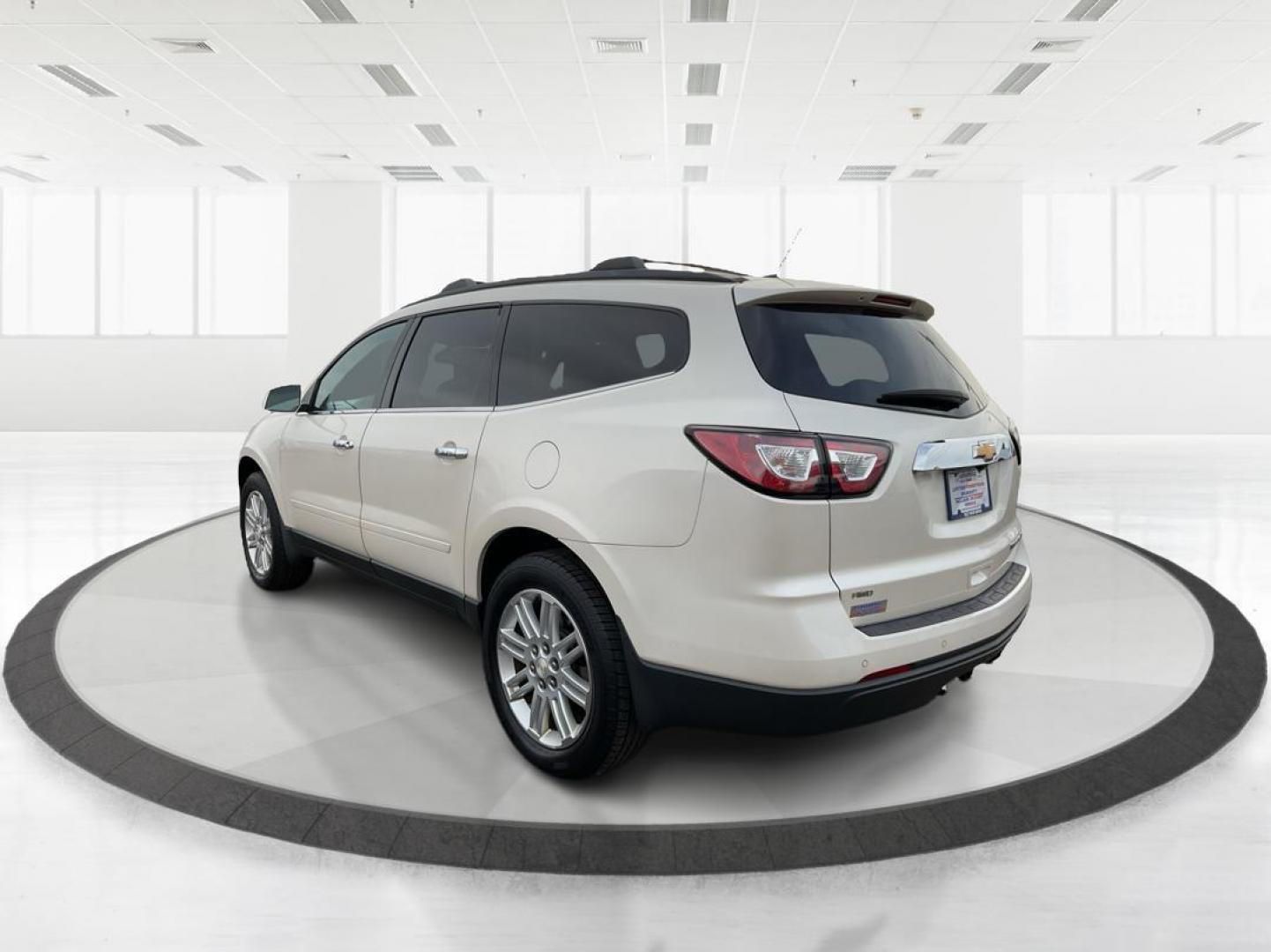 2015 Chevrolet Traverse 1LT (1GNKVGKD3FJ) with an 3.6L V-6 gasoline direct injection engine, located at 880 E. National Road, Vandalia, OH, 45377, (937) 908-9800, 39.891918, -84.183594 - Photo#4