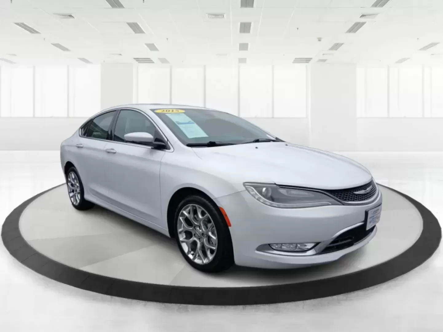 2015 Chrysler 200 C AWD (1C3CCCEG3FN) with an 3.6L V6 DOHC 24V FFV engine, 9-Speed Automatic transmission, located at 1184 Kauffman Ave, Fairborn, OH, 45324, (937) 908-9800, 39.807072, -84.030914 - Photo#0