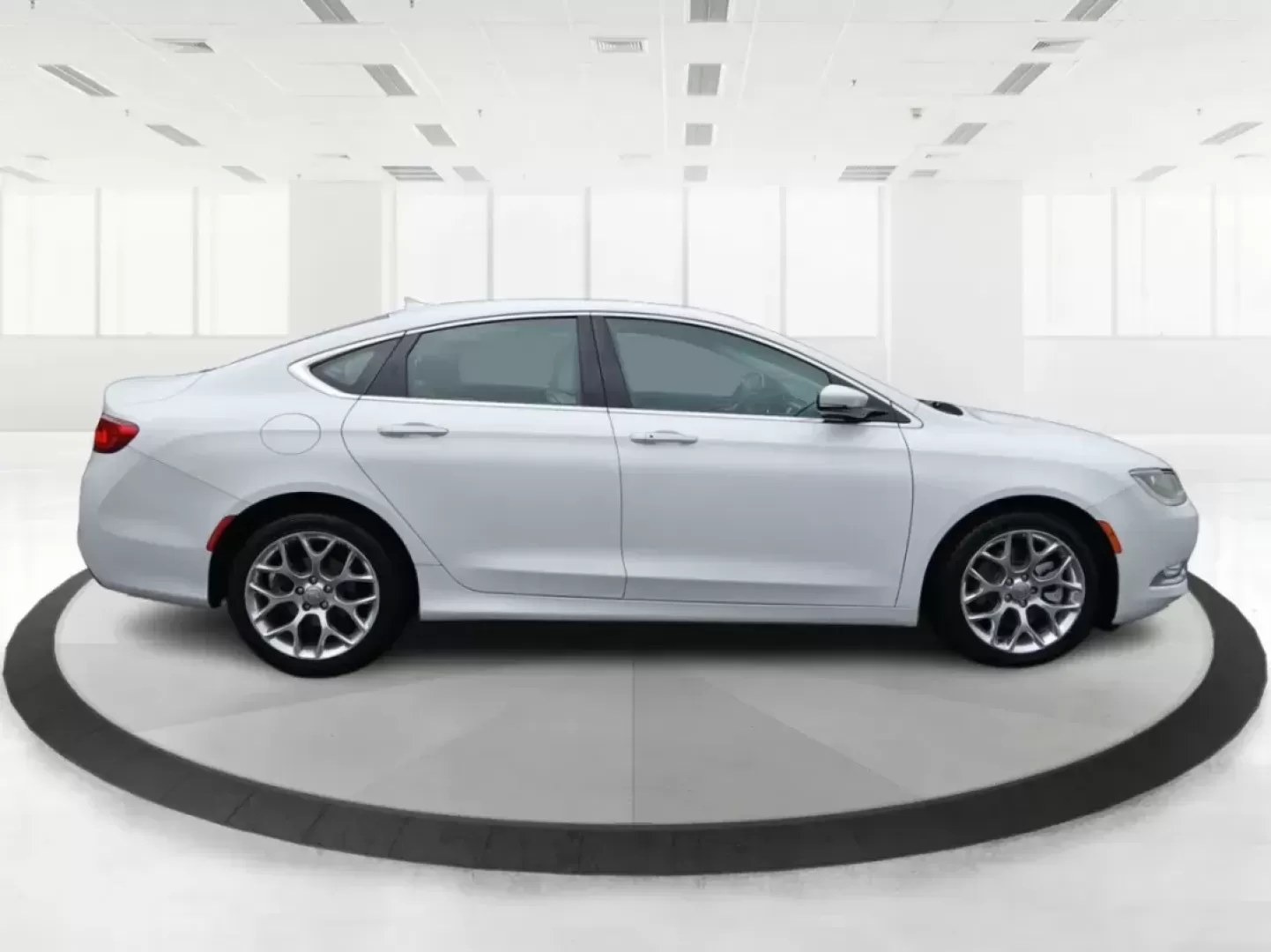 2015 Chrysler 200 C AWD (1C3CCCEG3FN) with an 3.6L V6 DOHC 24V FFV engine, 9-Speed Automatic transmission, located at 1184 Kauffman Ave, Fairborn, OH, 45324, (937) 908-9800, 39.807072, -84.030914 - Photo#1