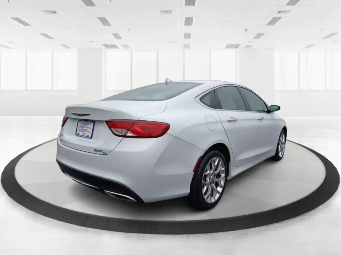 2015 Chrysler 200 C AWD (1C3CCCEG3FN) with an 3.6L V6 DOHC 24V FFV engine, 9-Speed Automatic transmission, located at 1184 Kauffman Ave, Fairborn, OH, 45324, (937) 908-9800, 39.807072, -84.030914 - Photo#2
