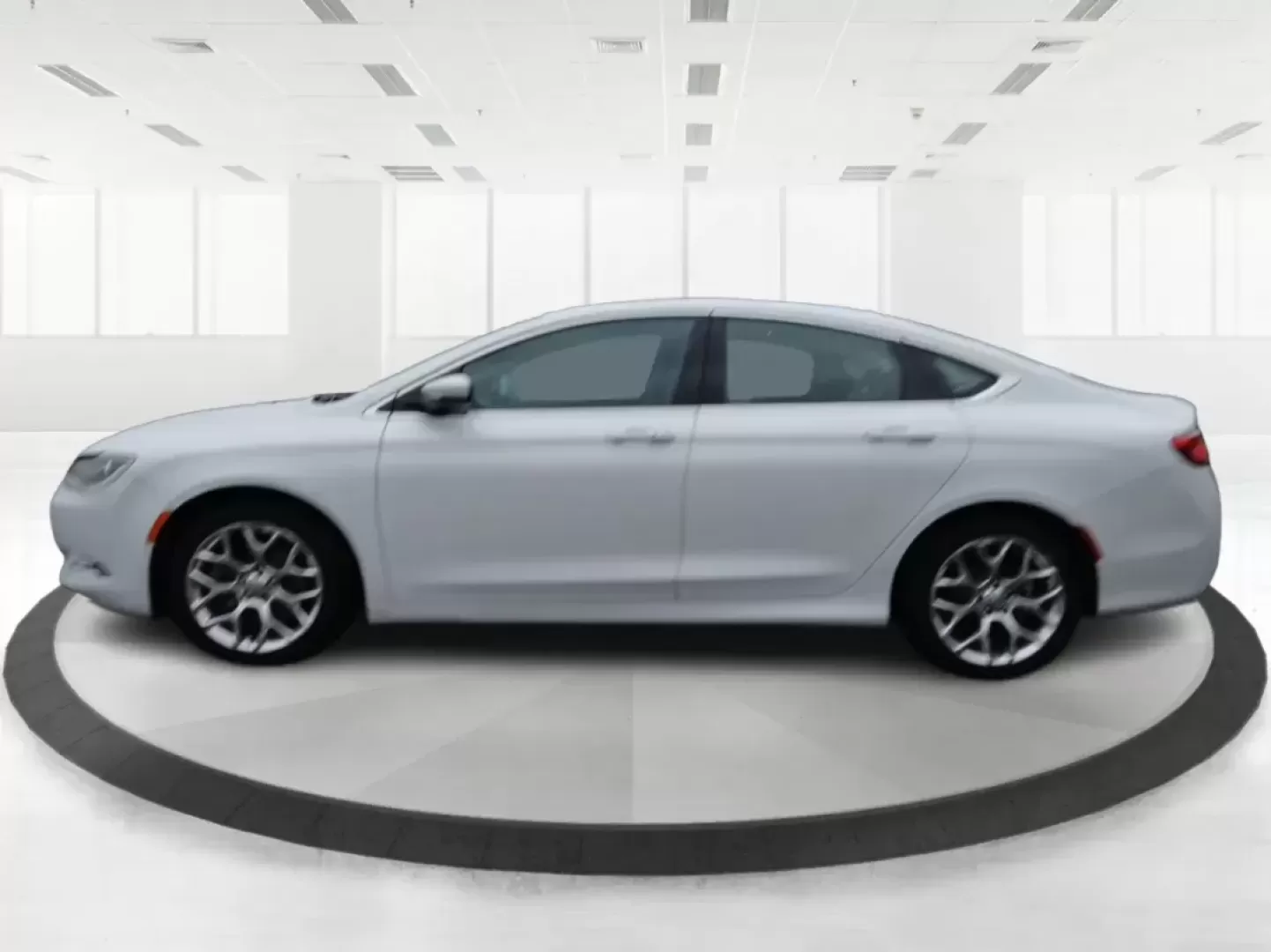 2015 Chrysler 200 C AWD (1C3CCCEG3FN) with an 3.6L V6 DOHC 24V FFV engine, 9-Speed Automatic transmission, located at 1184 Kauffman Ave, Fairborn, OH, 45324, (937) 908-9800, 39.807072, -84.030914 - Photo#5