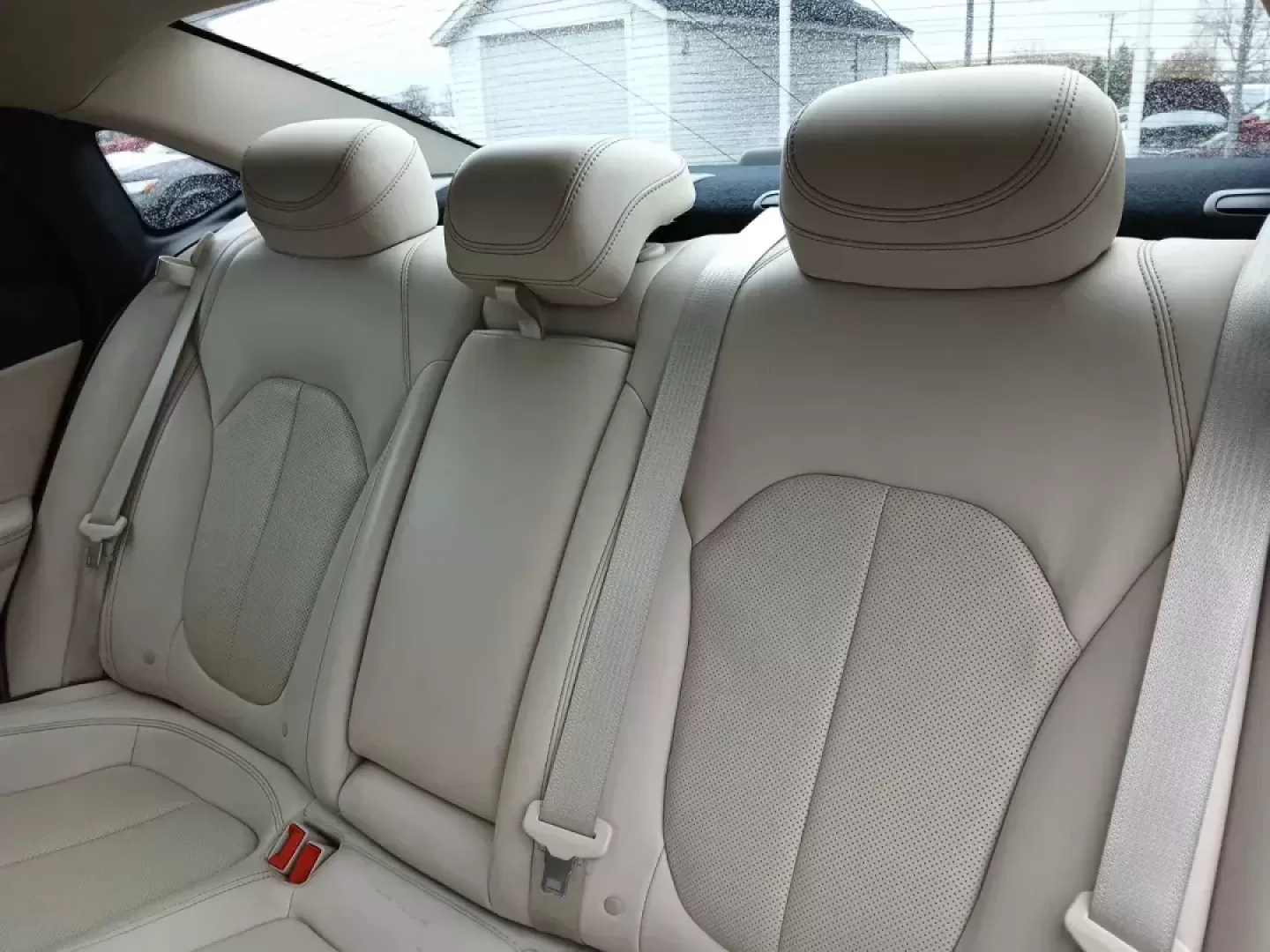 2015 Chrysler 200 C AWD (1C3CCCEG3FN) with an 3.6L V6 DOHC 24V FFV engine, 9-Speed Automatic transmission, located at 1184 Kauffman Ave, Fairborn, OH, 45324, (937) 908-9800, 39.807072, -84.030914 - Photo#9