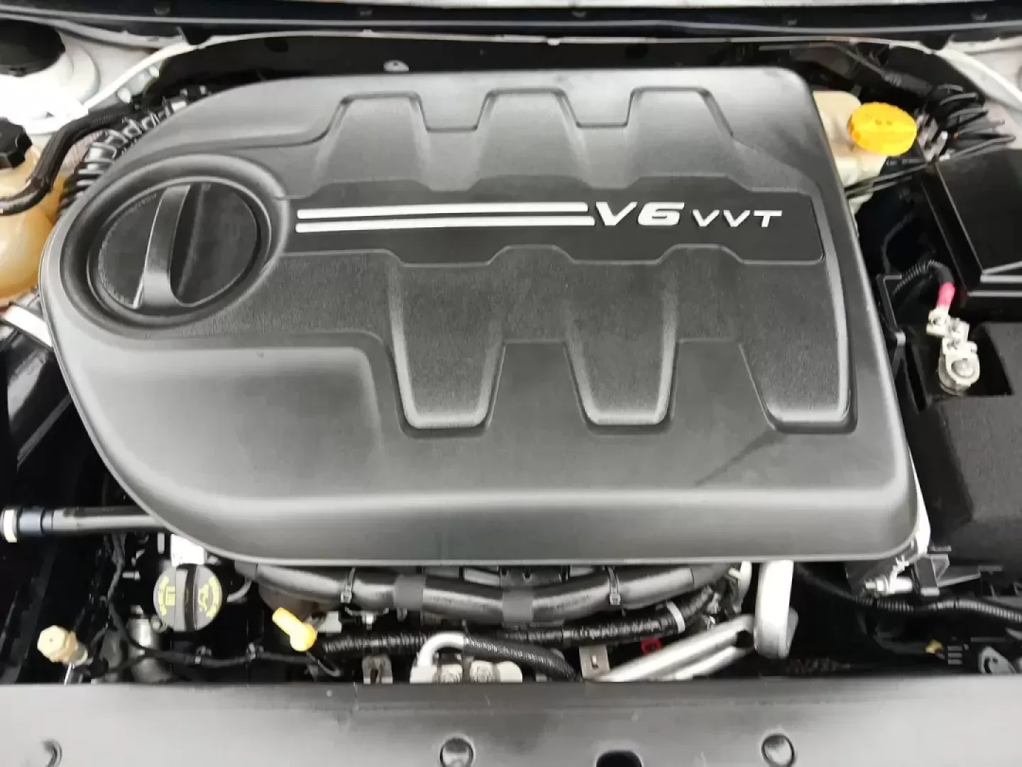 2015 Chrysler 200 C AWD (1C3CCCEG3FN) with an 3.6L V6 DOHC 24V FFV engine, 9-Speed Automatic transmission, located at 1184 Kauffman Ave, Fairborn, OH, 45324, (937) 908-9800, 39.807072, -84.030914 - Photo#10