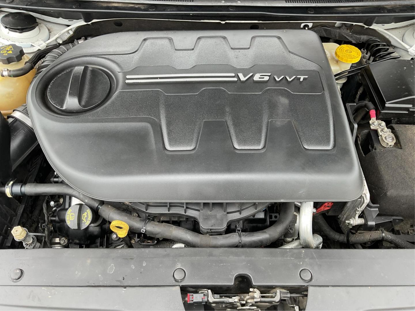 2015 Chrysler 200 C AWD (1C3CCCEG0FN) with an Other engine, located at 1230 East Main St, Xenia, OH, 45385, (937) 908-9800, 39.688026, -83.910172 - Photo#10