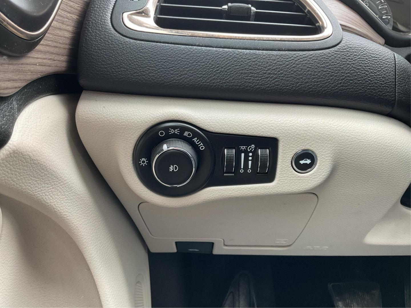 2015 Chrysler 200 C AWD (1C3CCCEG0FN) with an Other engine, located at 1230 East Main St, Xenia, OH, 45385, (937) 908-9800, 39.688026, -83.910172 - Photo#16