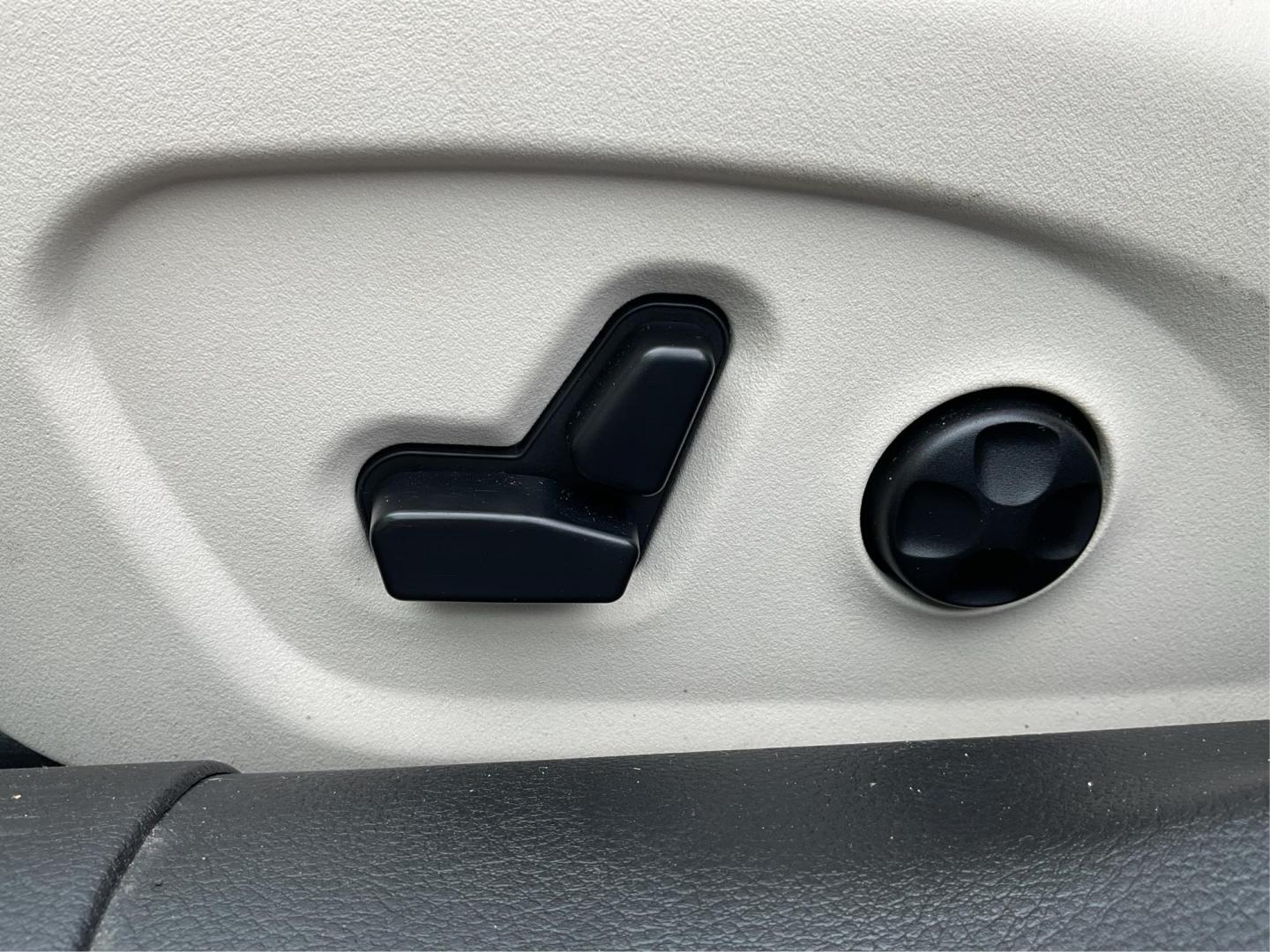 2015 Chrysler 200 C AWD (1C3CCCEG0FN) with an Other engine, located at 1230 East Main St, Xenia, OH, 45385, (937) 908-9800, 39.688026, -83.910172 - Photo#17