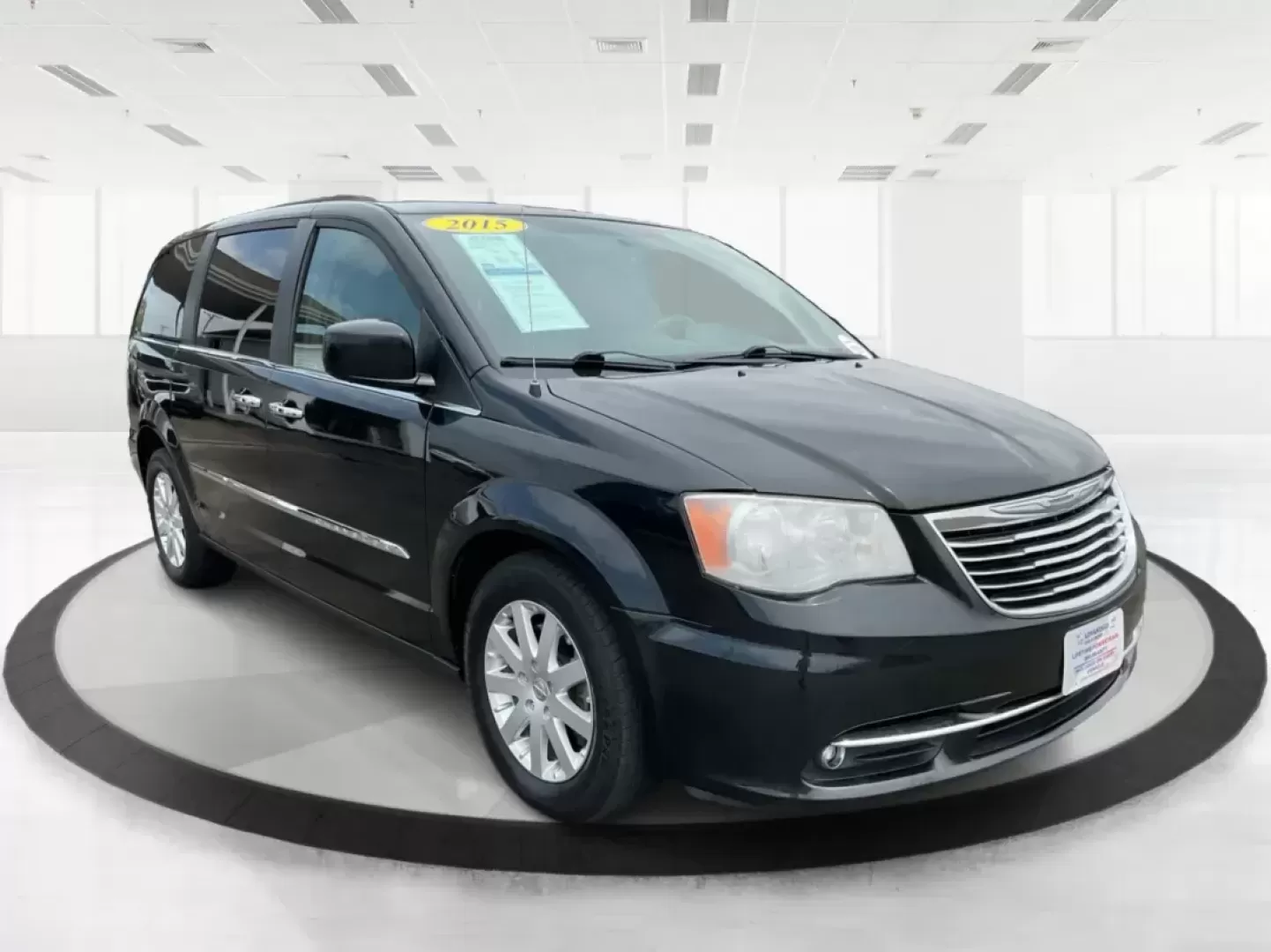 2015 Chrysler Town and Country Touring (2C4RC1BG2FR) with an 3.6L V-6 DOHC engine, located at 4508 South Dixie Dr, Moraine, OH, 45439, (937) 908-9800, 39.689976, -84.218452 - Photo#0
