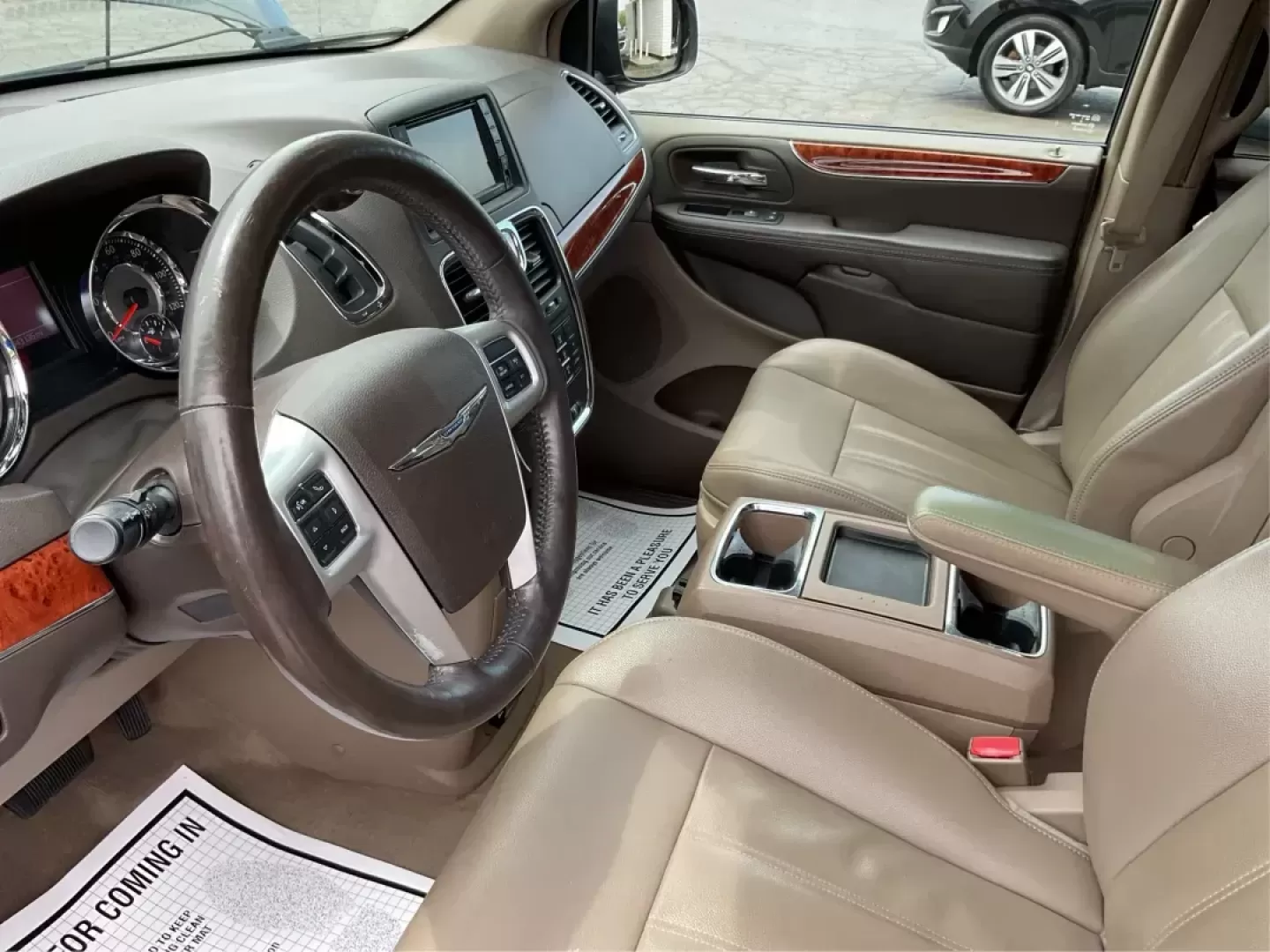 2015 Chrysler Town and Country Touring (2C4RC1BG2FR) with an 3.6L V-6 DOHC engine, located at 4508 South Dixie Dr, Moraine, OH, 45439, (937) 908-9800, 39.689976, -84.218452 - Photo#8