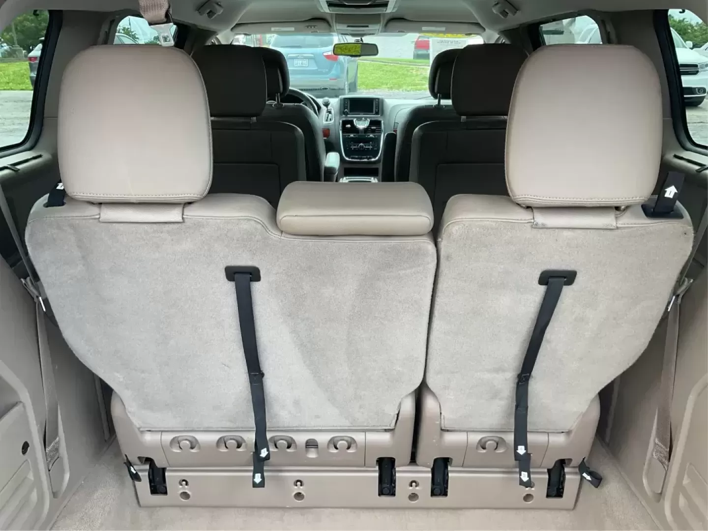 2015 Chrysler Town and Country Touring (2C4RC1BG2FR) with an 3.6L V-6 DOHC engine, located at 4508 South Dixie Dr, Moraine, OH, 45439, (937) 908-9800, 39.689976, -84.218452 - Photo#11