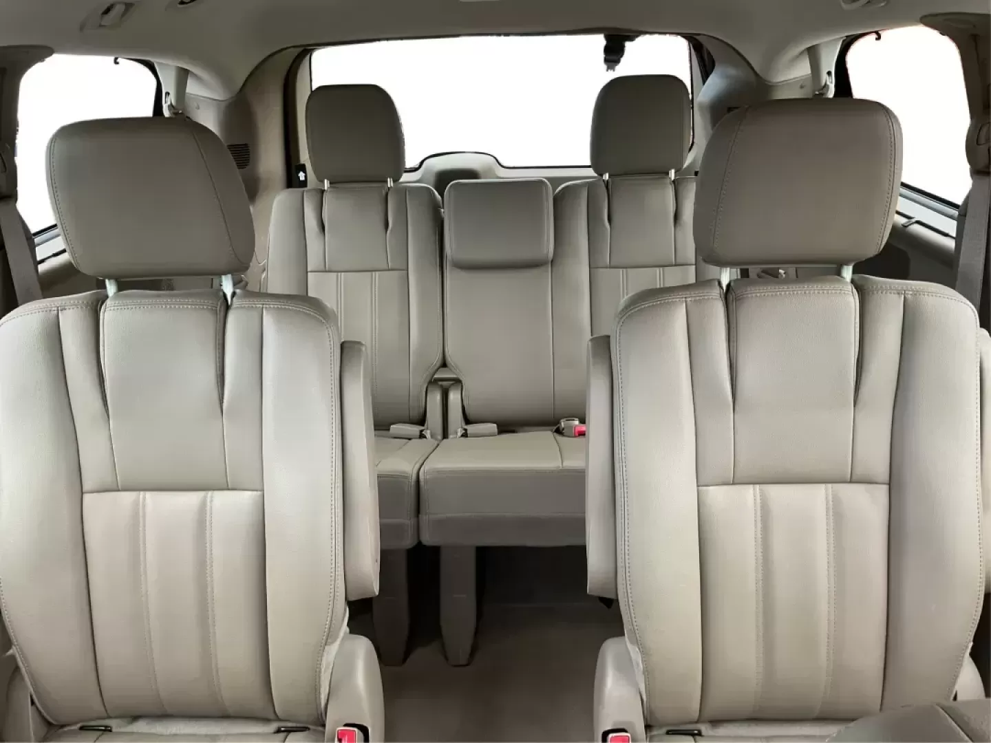2015 Chrysler Town and Country Touring (2C4RC1BG2FR) with an 3.6L V-6 DOHC engine, located at 4508 South Dixie Dr, Moraine, OH, 45439, (937) 908-9800, 39.689976, -84.218452 - Photo#13