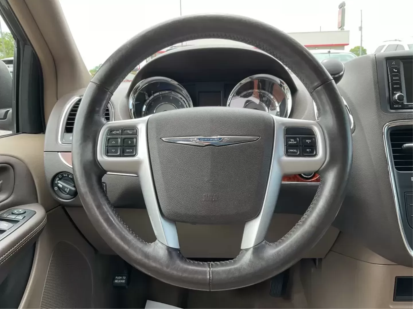 2015 Chrysler Town and Country Touring (2C4RC1BG2FR) with an 3.6L V-6 DOHC engine, located at 4508 South Dixie Dr, Moraine, OH, 45439, (937) 908-9800, 39.689976, -84.218452 - Photo#15