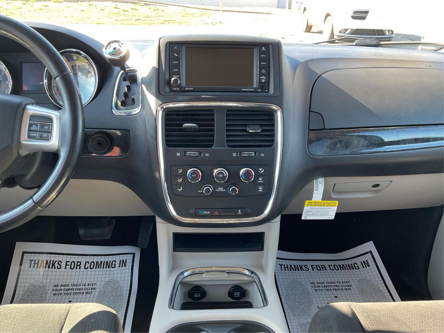 2015 Dodge Grand Caravan SXT (2C4RDGCG0FR) with an 3.6L V-6 DOHC engine, located at 8750 N County Rd 25A, Piqua, OH, 45356, (937) 908-9800, 40.164391, -84.232513 - Photo#12