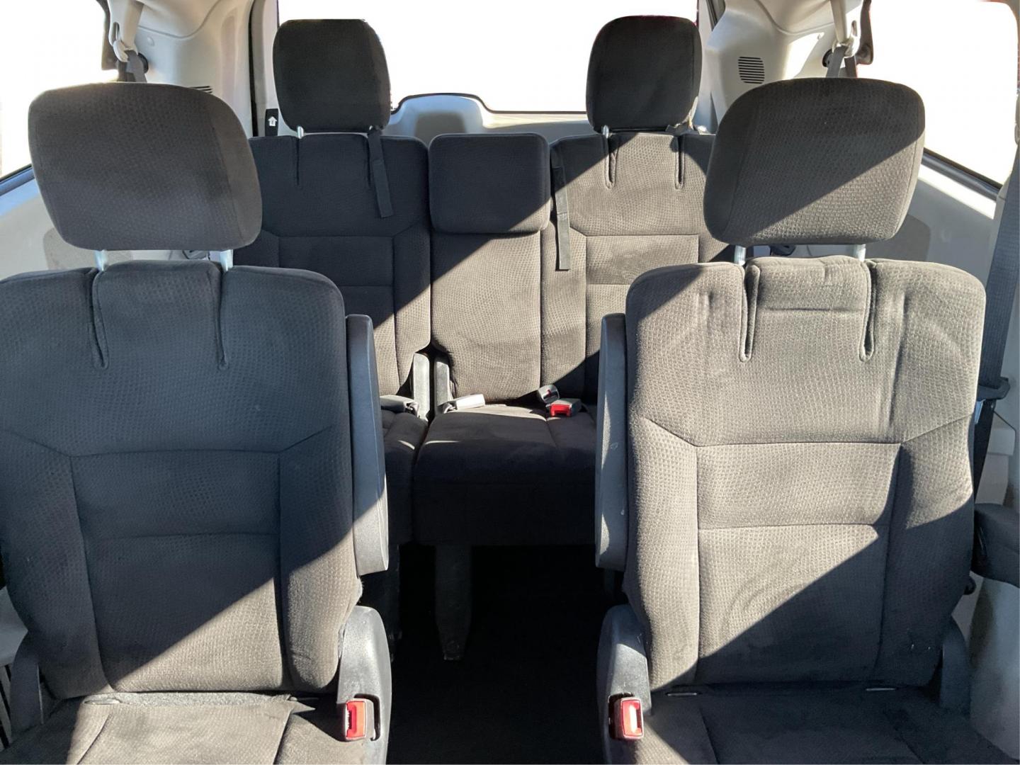2015 Dodge Grand Caravan SXT (2C4RDGCG0FR) with an 3.6L V-6 DOHC engine, located at 8750 N County Rd 25A, Piqua, OH, 45356, (937) 908-9800, 40.164391, -84.232513 - Photo#13