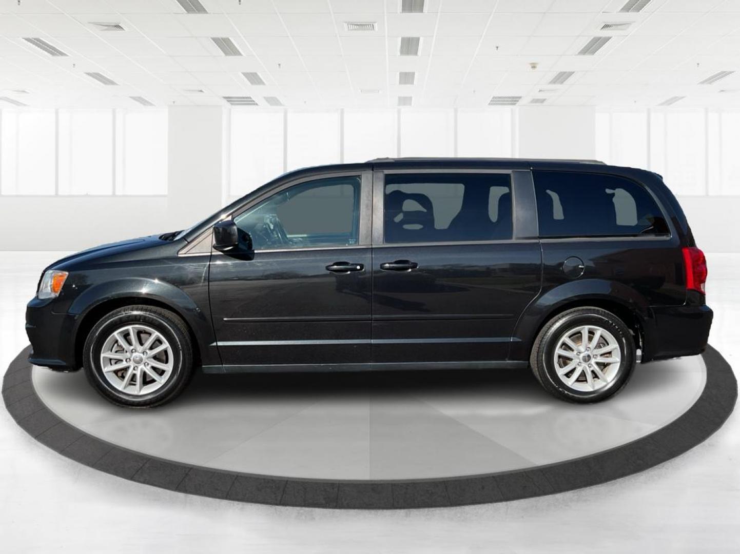 2015 Dodge Grand Caravan SXT (2C4RDGCG0FR) with an 3.6L V-6 DOHC engine, located at 8750 N County Rd 25A, Piqua, OH, 45356, (937) 908-9800, 40.164391, -84.232513 - Photo#5
