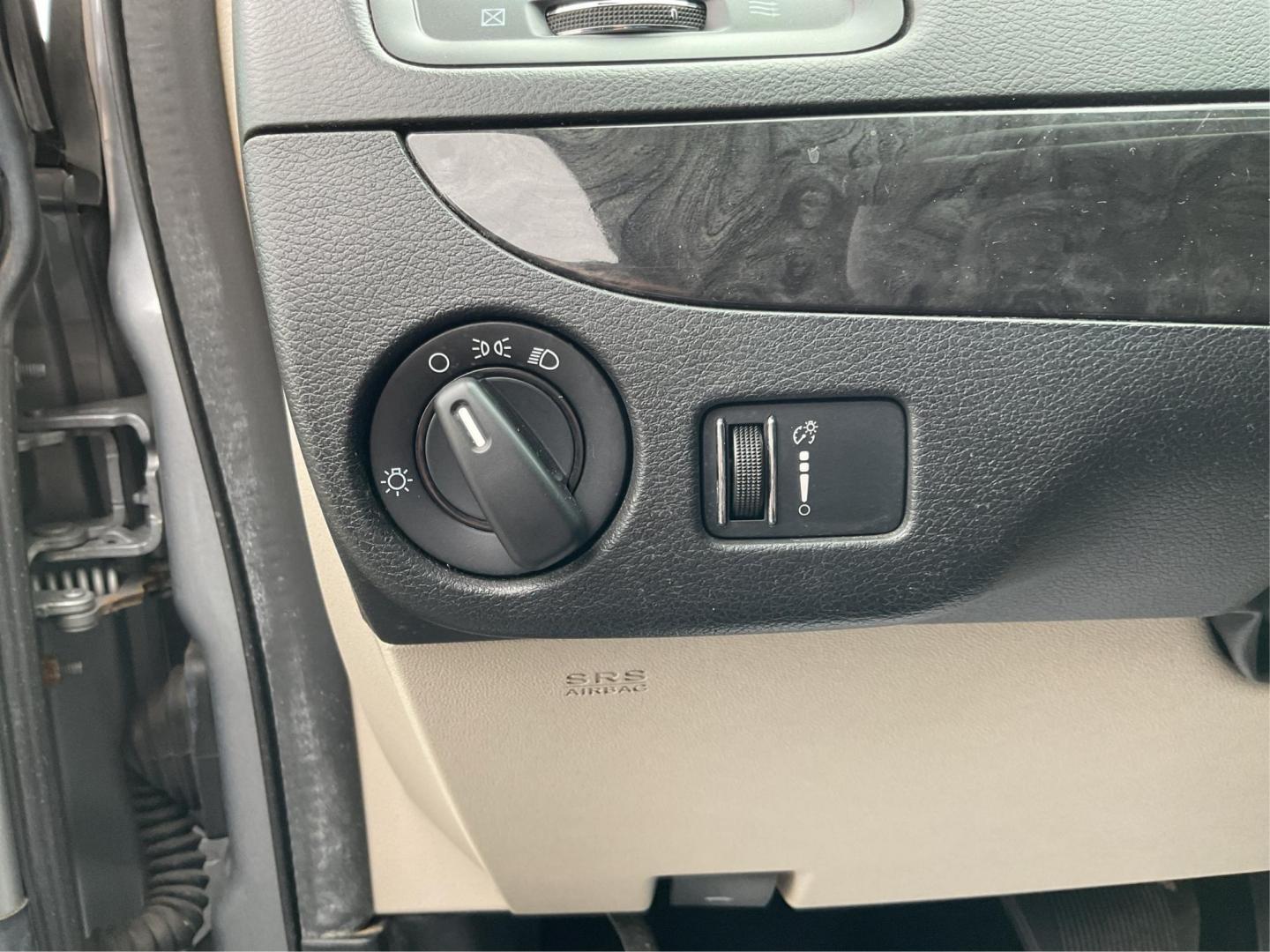 2015 Dodge Grand Caravan SE (2C4RDGBG9FR) with an Other engine, located at 1099 N County Rd 25A , Troy, OH, 45373, (937) 908-9800, 40.057079, -84.212883 - Photo#16