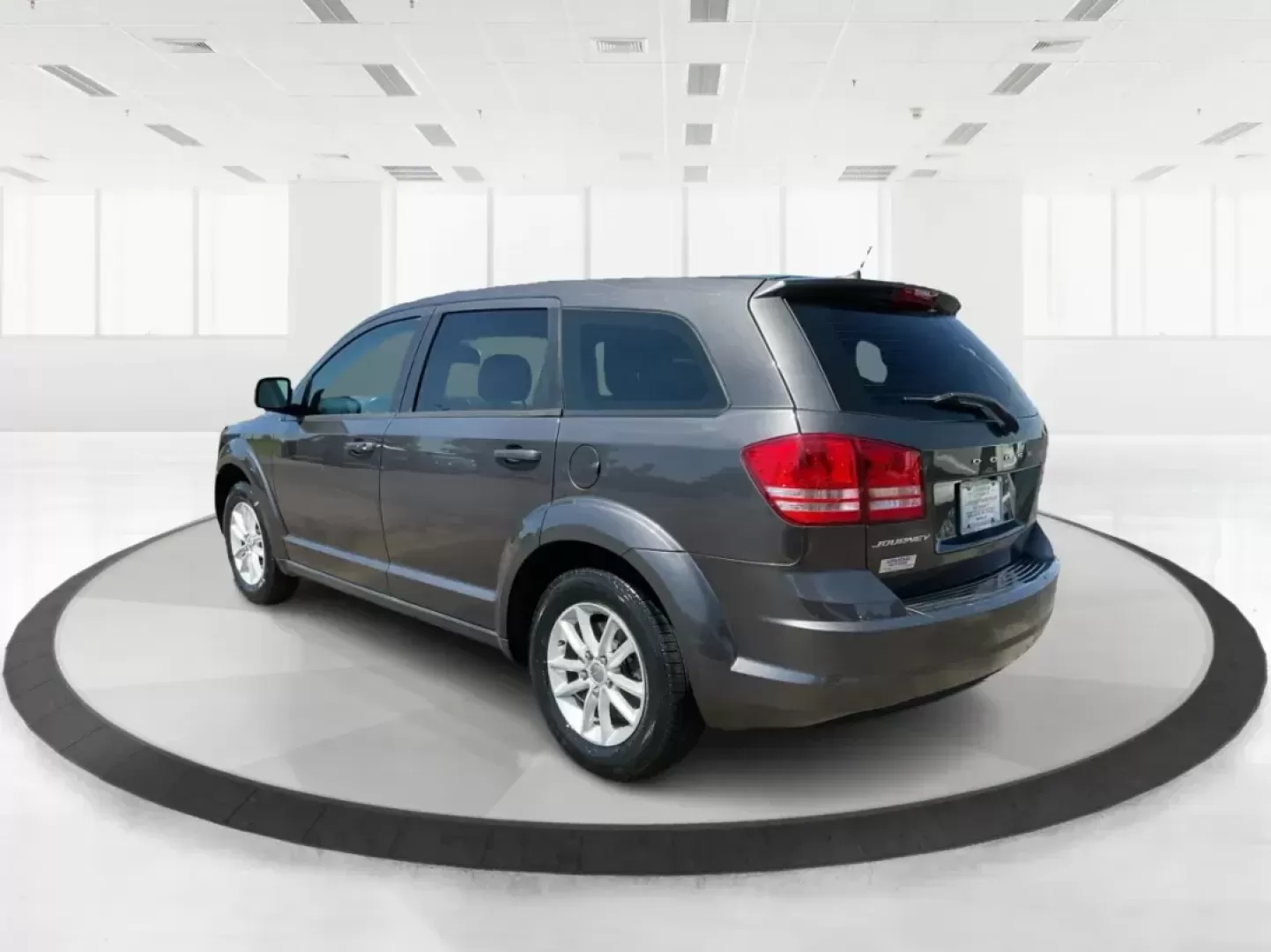 2015 Dodge Journey SE (3C4PDCABXFT) with an 2.4L L4 DOHC 16V engine, 4-Speed Automatic transmission, located at 1184 Kauffman Ave, Fairborn, OH, 45324, (937) 908-9800, 39.807072, -84.030914 - Photo#4