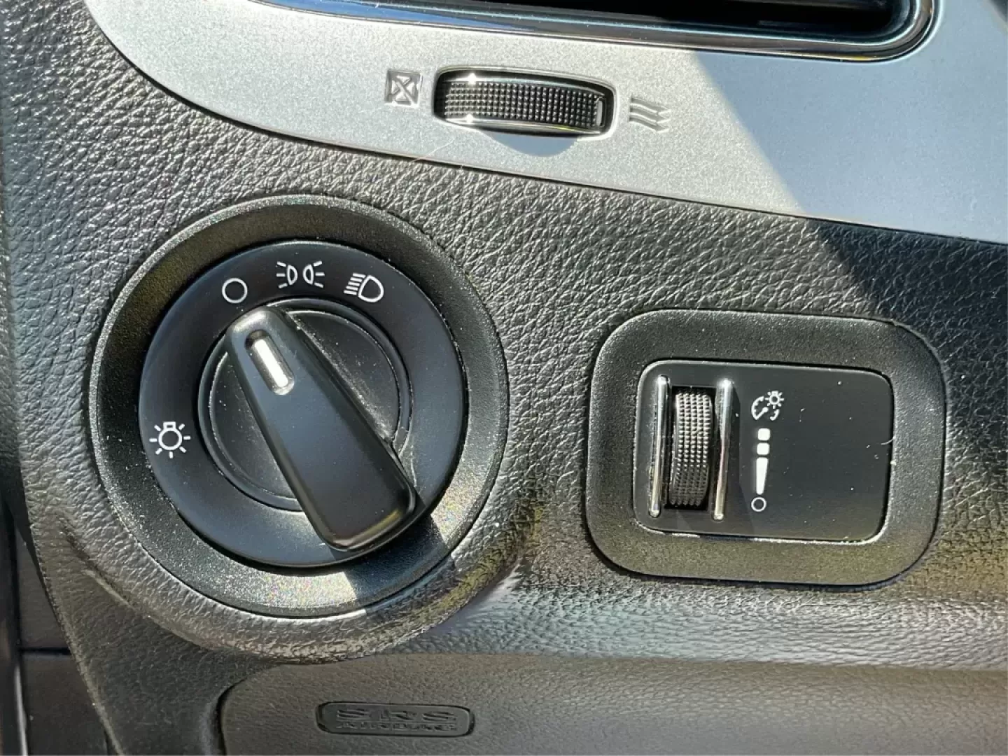 2015 Dodge Journey SE (3C4PDCABXFT) with an 2.4L L4 DOHC 16V engine, 4-Speed Automatic transmission, located at 1184 Kauffman Ave, Fairborn, OH, 45324, (937) 908-9800, 39.807072, -84.030914 - Photo#16