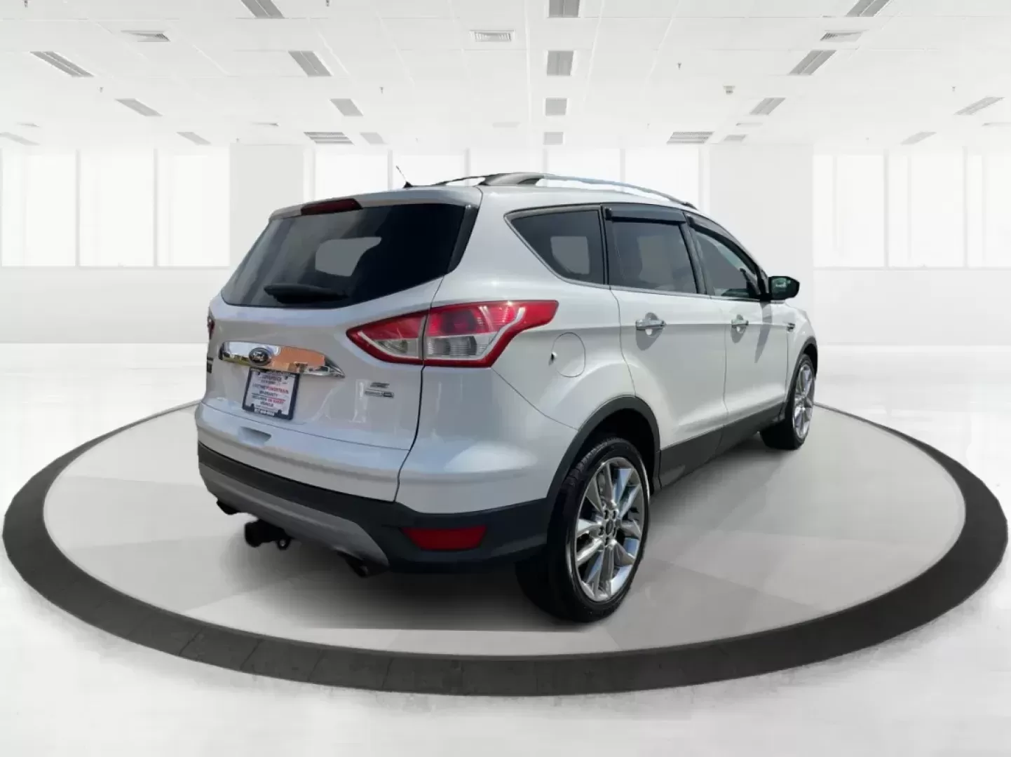 2015 Ford Escape SE (1FMCU9G92FU) with an EcoBoost 1.6L I-4 gasoline direct injection engine, located at 1184 Kauffman Ave, Fairborn, OH, 45324, (937) 908-9800, 39.807072, -84.030914 - Photo#2
