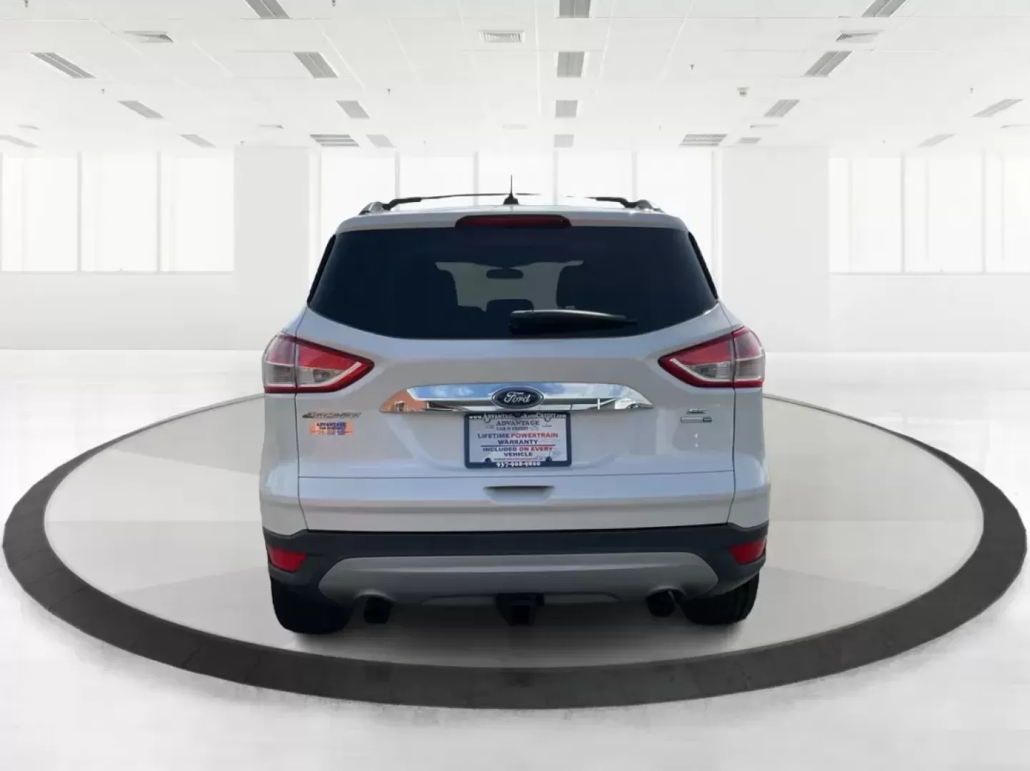 2015 Ford Escape SE (1FMCU9G92FU) with an EcoBoost 1.6L I-4 gasoline direct injection engine, located at 1184 Kauffman Ave, Fairborn, OH, 45324, (937) 908-9800, 39.807072, -84.030914 - Photo#3