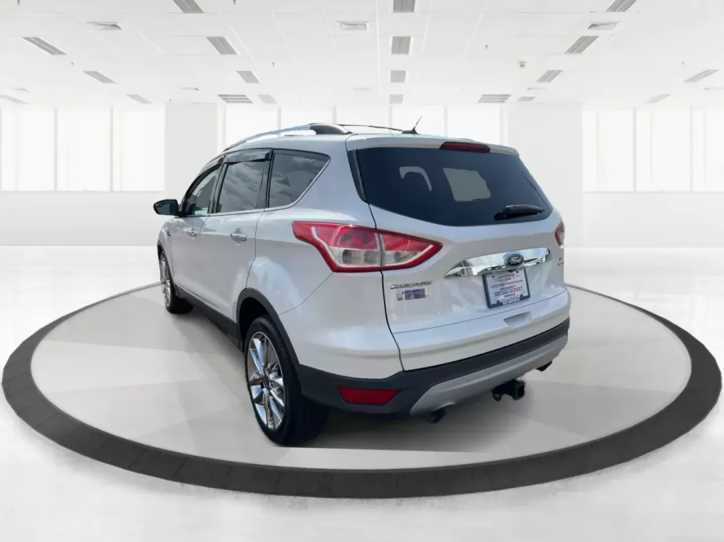 2015 Ford Escape SE (1FMCU9G92FU) with an EcoBoost 1.6L I-4 gasoline direct injection engine, located at 1184 Kauffman Ave, Fairborn, OH, 45324, (937) 908-9800, 39.807072, -84.030914 - Photo#4