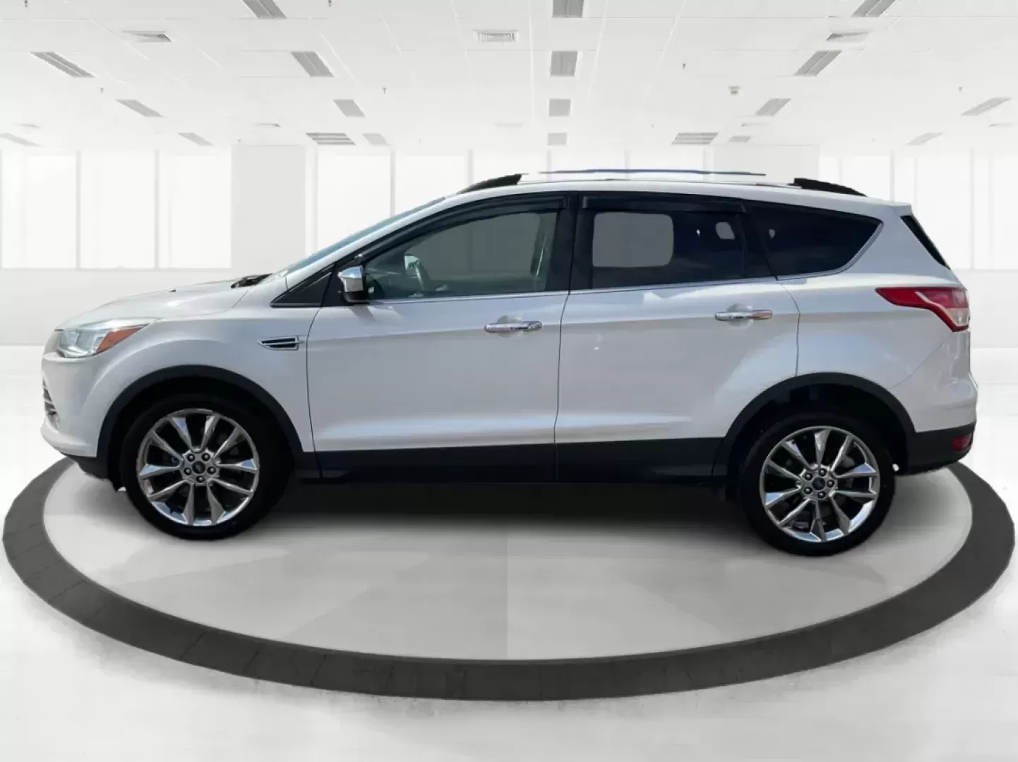 2015 Ford Escape SE (1FMCU9G92FU) with an EcoBoost 1.6L I-4 gasoline direct injection engine, located at 1184 Kauffman Ave, Fairborn, OH, 45324, (937) 908-9800, 39.807072, -84.030914 - Photo#5