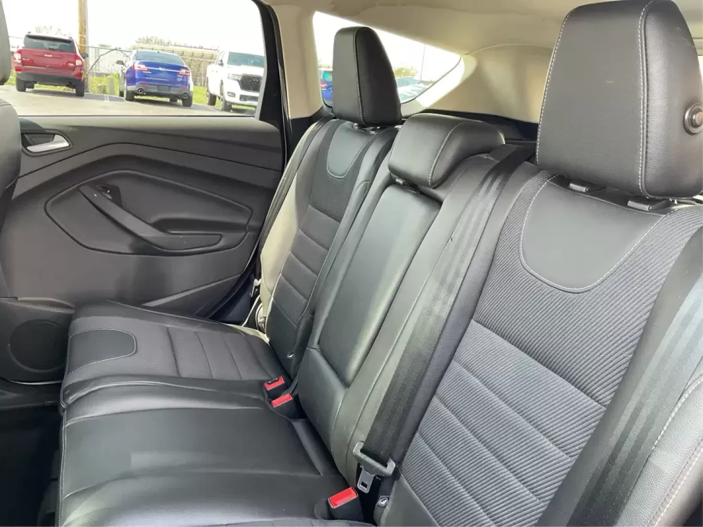 2015 Ford Escape SE (1FMCU9G92FU) with an EcoBoost 1.6L I-4 gasoline direct injection engine, located at 1184 Kauffman Ave, Fairborn, OH, 45324, (937) 908-9800, 39.807072, -84.030914 - Photo#9