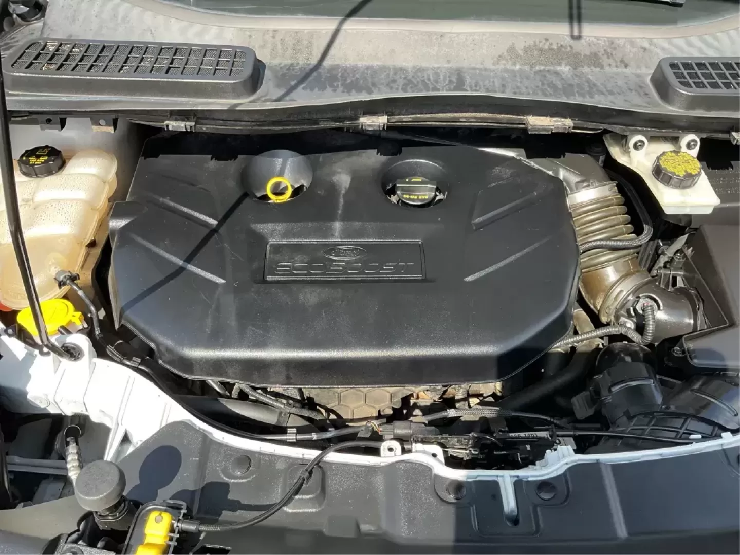 2015 Ford Escape SE (1FMCU9G92FU) with an EcoBoost 1.6L I-4 gasoline direct injection engine, located at 1184 Kauffman Ave, Fairborn, OH, 45324, (937) 908-9800, 39.807072, -84.030914 - Photo#10