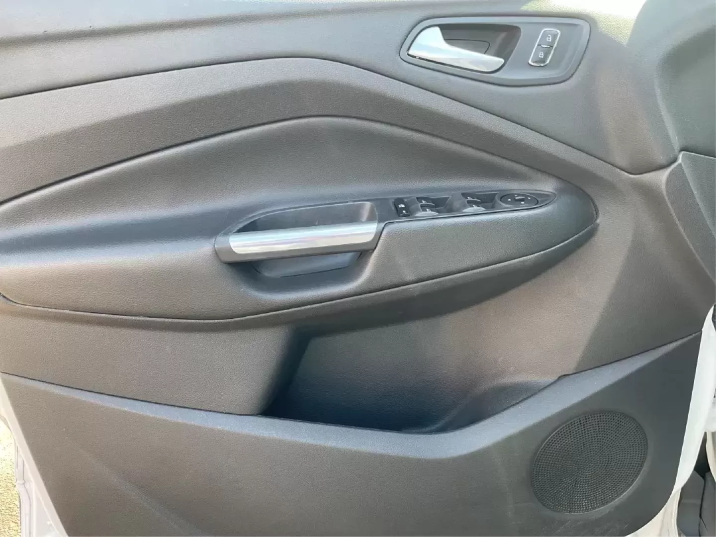 2015 Ford Escape SE (1FMCU9G92FU) with an EcoBoost 1.6L I-4 gasoline direct injection engine, located at 1184 Kauffman Ave, Fairborn, OH, 45324, (937) 908-9800, 39.807072, -84.030914 - Photo#18