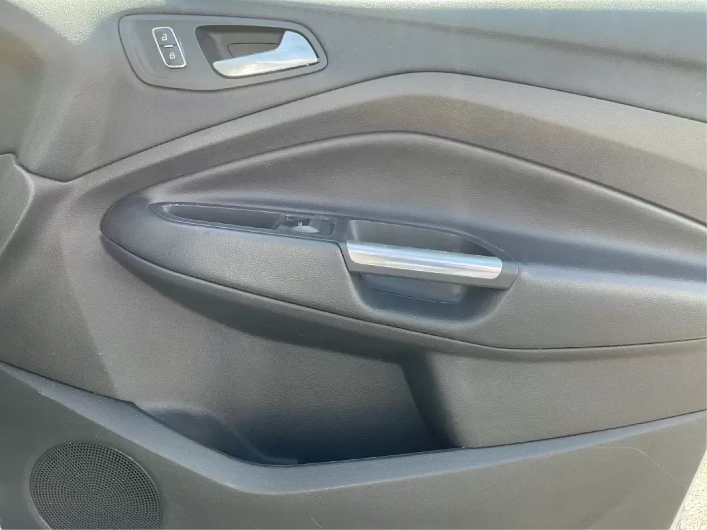 2015 Ford Escape SE (1FMCU9G92FU) with an EcoBoost 1.6L I-4 gasoline direct injection engine, located at 1184 Kauffman Ave, Fairborn, OH, 45324, (937) 908-9800, 39.807072, -84.030914 - Photo#19