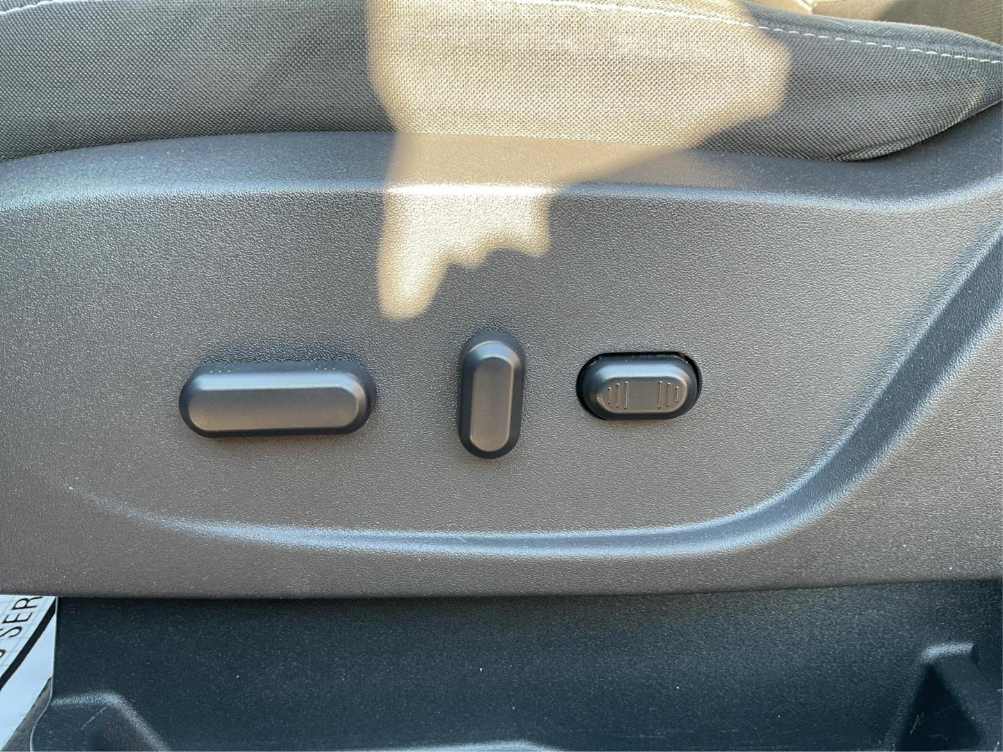 2015 Ford Escape SE (1FMCU0G92FU) with an Duratec 2.5L I-4 DOHC engine, located at 8750 N County Rd 25A, Piqua, OH, 45356, (937) 908-9800, 40.164391, -84.232513 - Photo#17