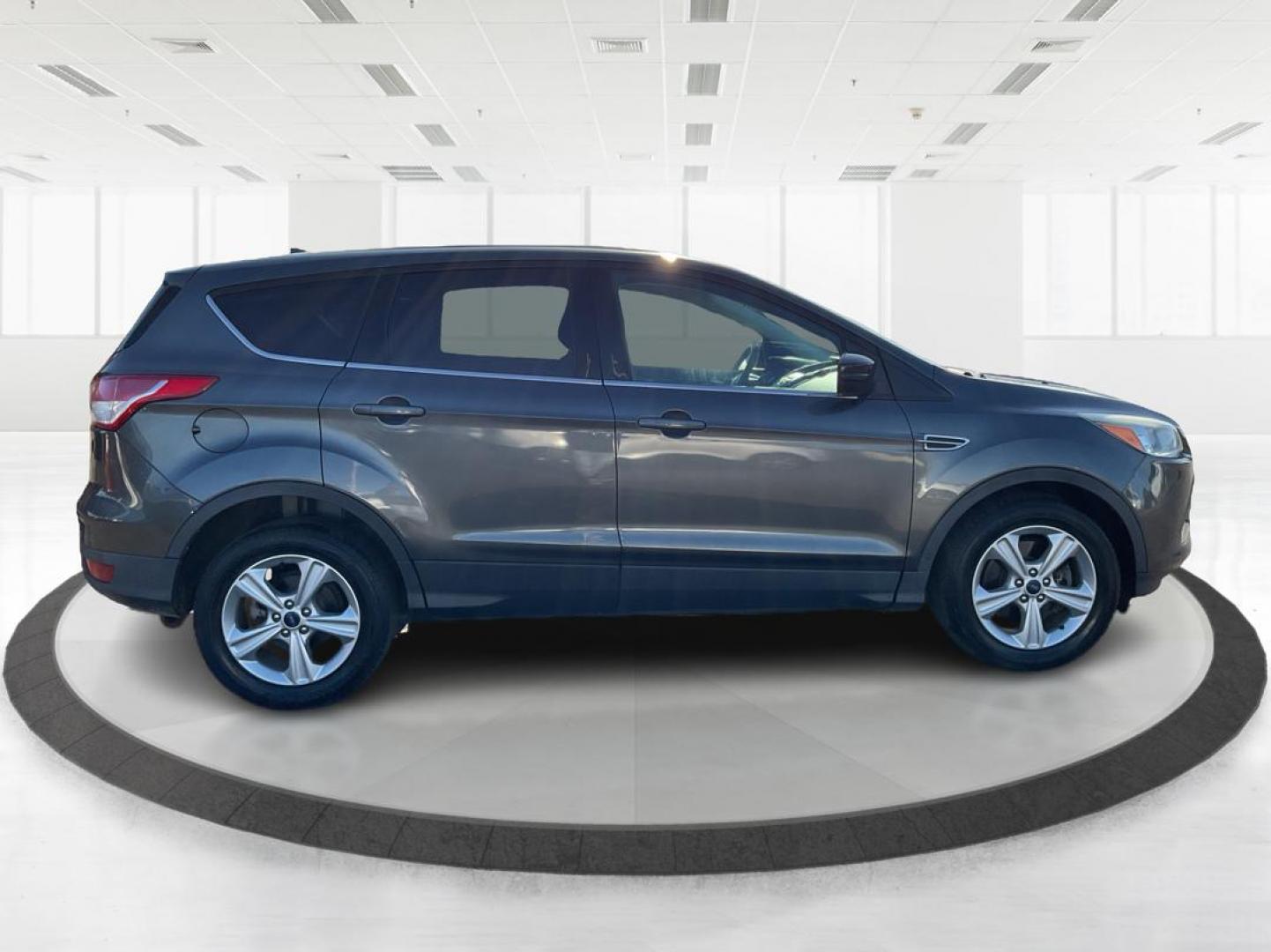2015 Ford Escape SE (1FMCU0G92FU) with an Duratec 2.5L I-4 DOHC engine, located at 8750 N County Rd 25A, Piqua, OH, 45356, (937) 908-9800, 40.164391, -84.232513 - Photo#1