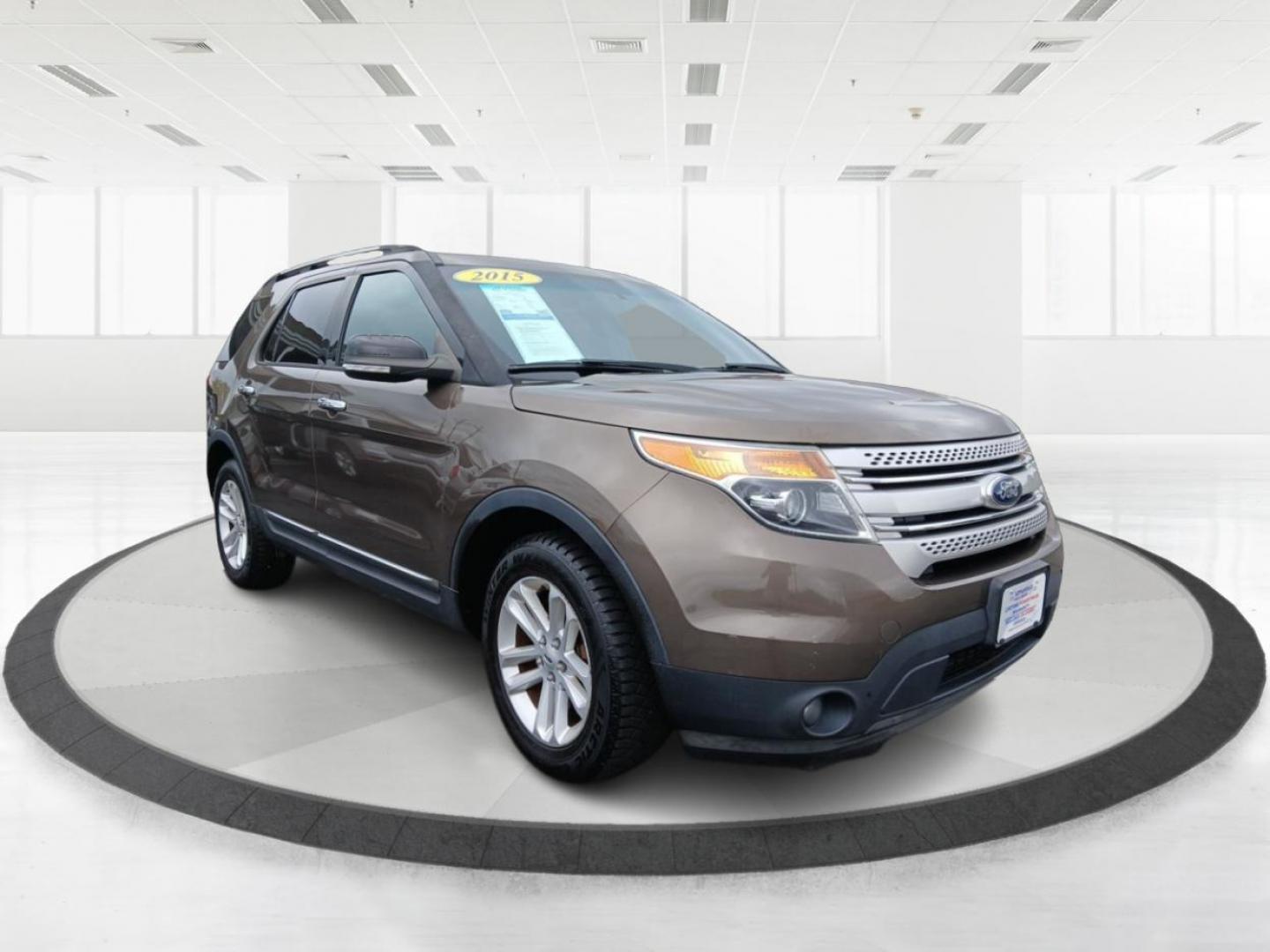 2015 Ford Explorer XLT FWD (1FM5K7D83FG) with an 3.5L V6 DOHC 24V engine, 6-Speed Automatic transmission, located at 1230 East Main St, Xenia, OH, 45385, (937) 908-9800, 39.688026, -83.910172 - Photo#0