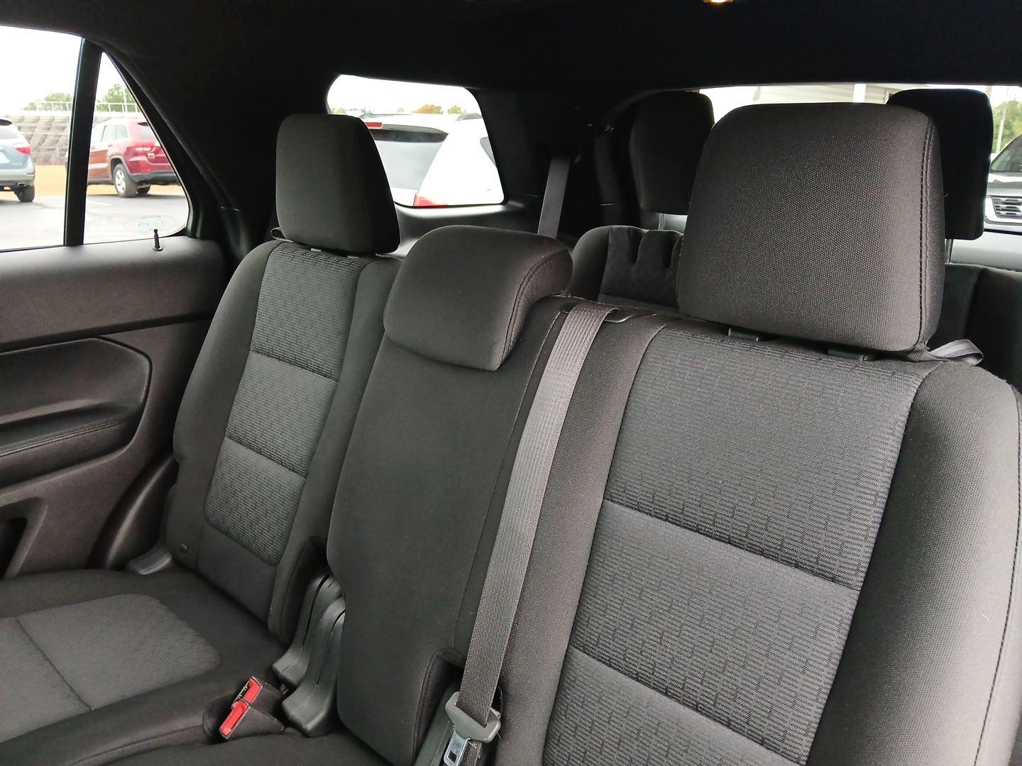 2015 Ford Explorer XLT FWD (1FM5K7D83FG) with an 3.5L V6 DOHC 24V engine, 6-Speed Automatic transmission, located at 1230 East Main St, Xenia, OH, 45385, (937) 908-9800, 39.688026, -83.910172 - Photo#9