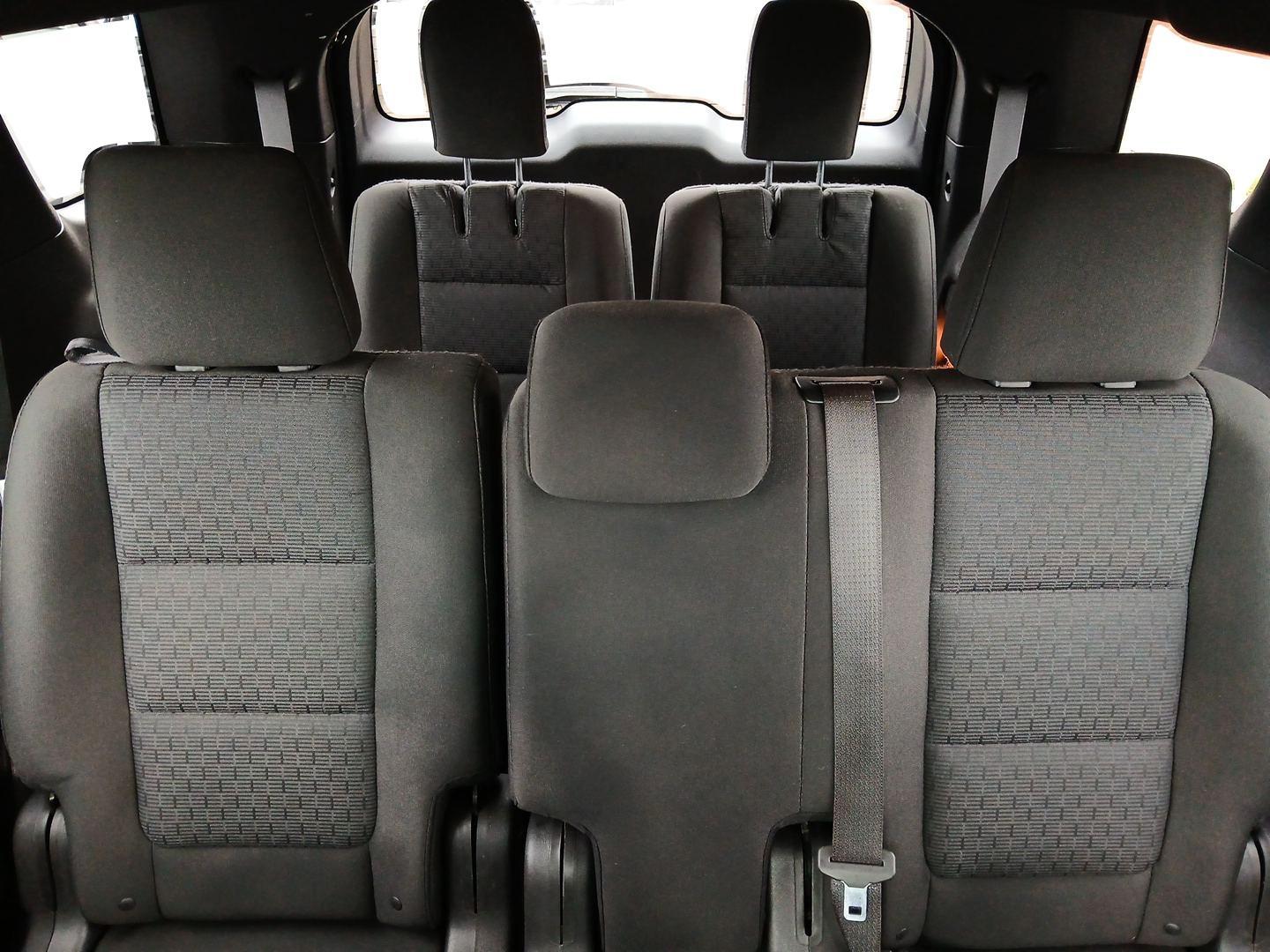 2015 Ford Explorer XLT FWD (1FM5K7D83FG) with an 3.5L V6 DOHC 24V engine, 6-Speed Automatic transmission, located at 1230 East Main St, Xenia, OH, 45385, (937) 908-9800, 39.688026, -83.910172 - Photo#13