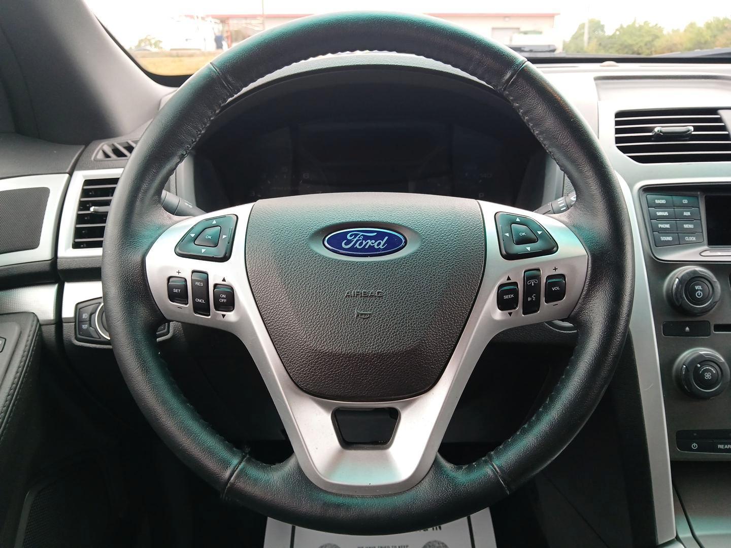 2015 Ford Explorer XLT FWD (1FM5K7D83FG) with an 3.5L V6 DOHC 24V engine, 6-Speed Automatic transmission, located at 1230 East Main St, Xenia, OH, 45385, (937) 908-9800, 39.688026, -83.910172 - Photo#15