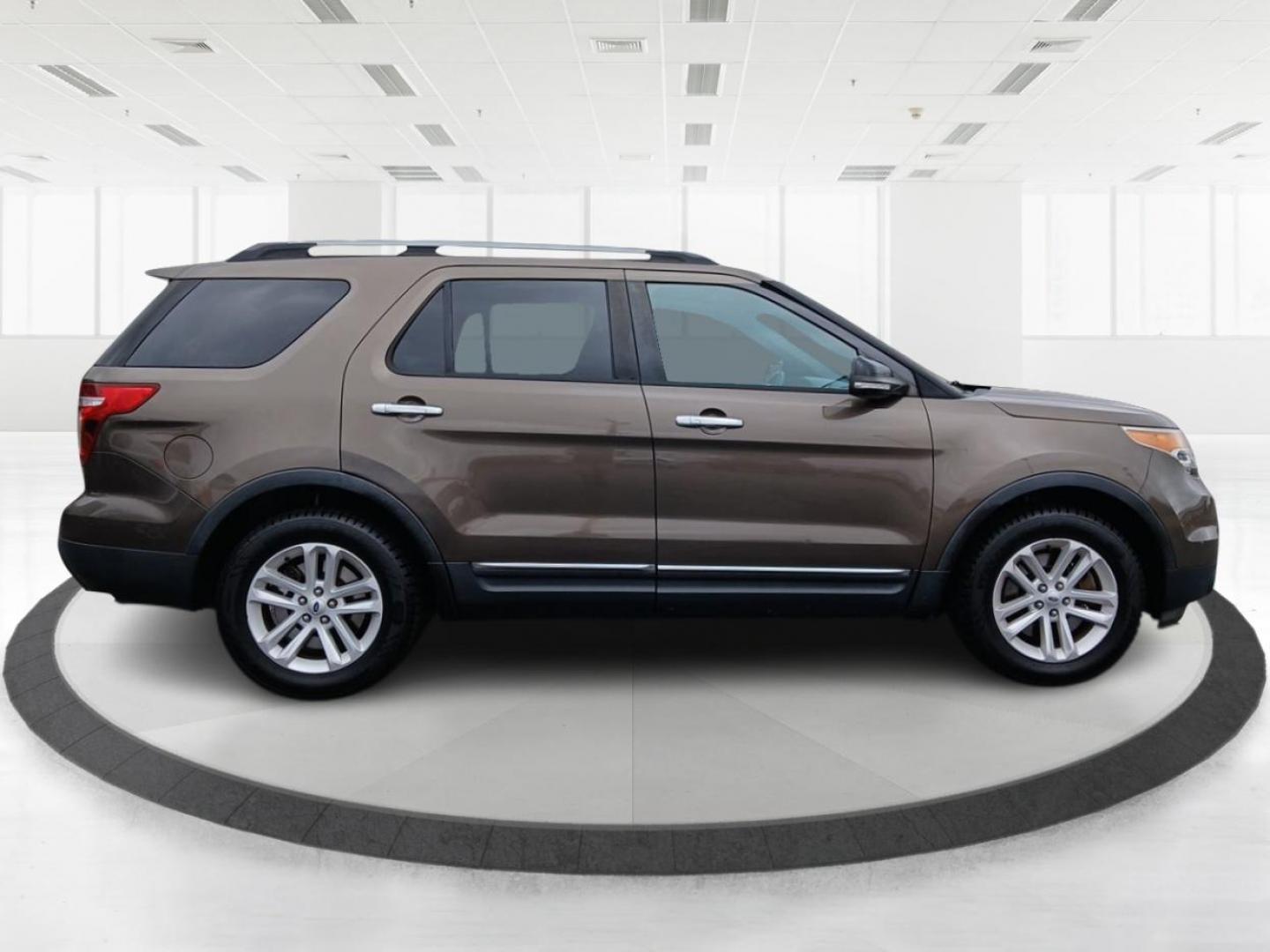 2015 Ford Explorer XLT FWD (1FM5K7D83FG) with an 3.5L V6 DOHC 24V engine, 6-Speed Automatic transmission, located at 1230 East Main St, Xenia, OH, 45385, (937) 908-9800, 39.688026, -83.910172 - Photo#1