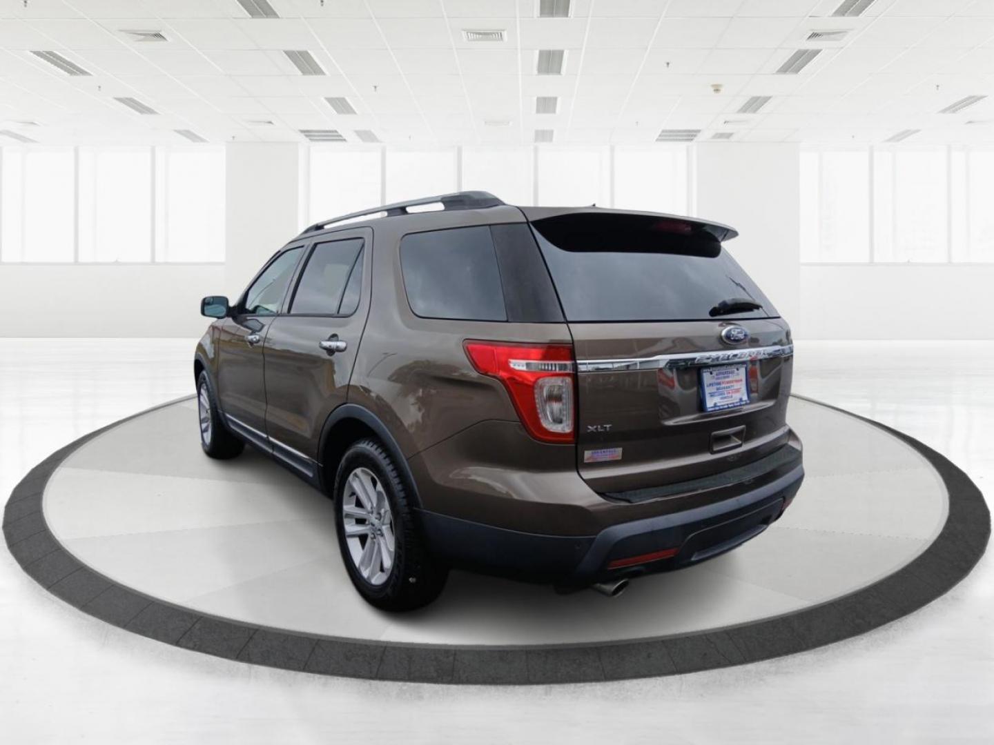 2015 Ford Explorer XLT FWD (1FM5K7D83FG) with an 3.5L V6 DOHC 24V engine, 6-Speed Automatic transmission, located at 1230 East Main St, Xenia, OH, 45385, (937) 908-9800, 39.688026, -83.910172 - Photo#4